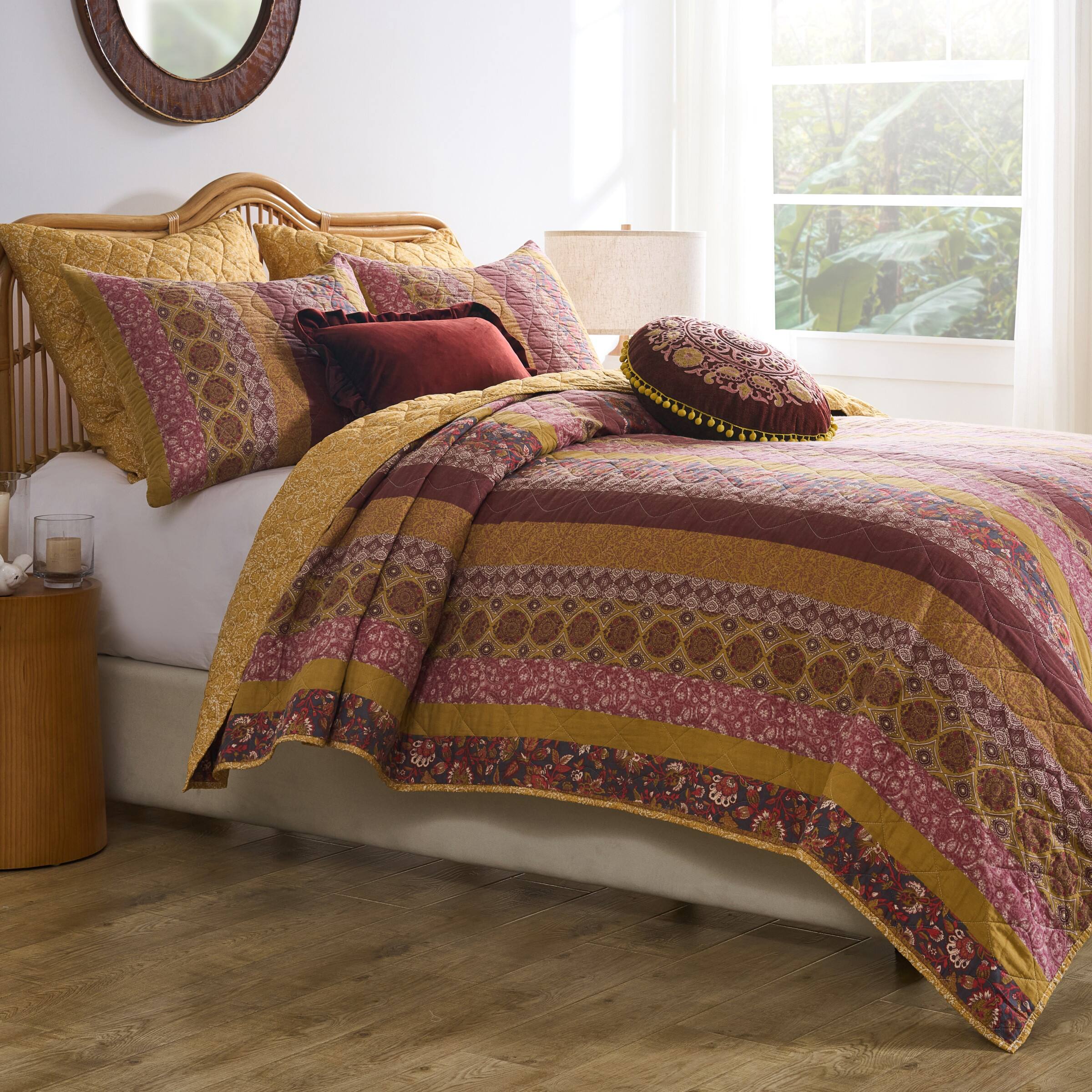 Left. BreeBe - Marigold Quilt Set 3-Piece Full/Queen - Sunset.