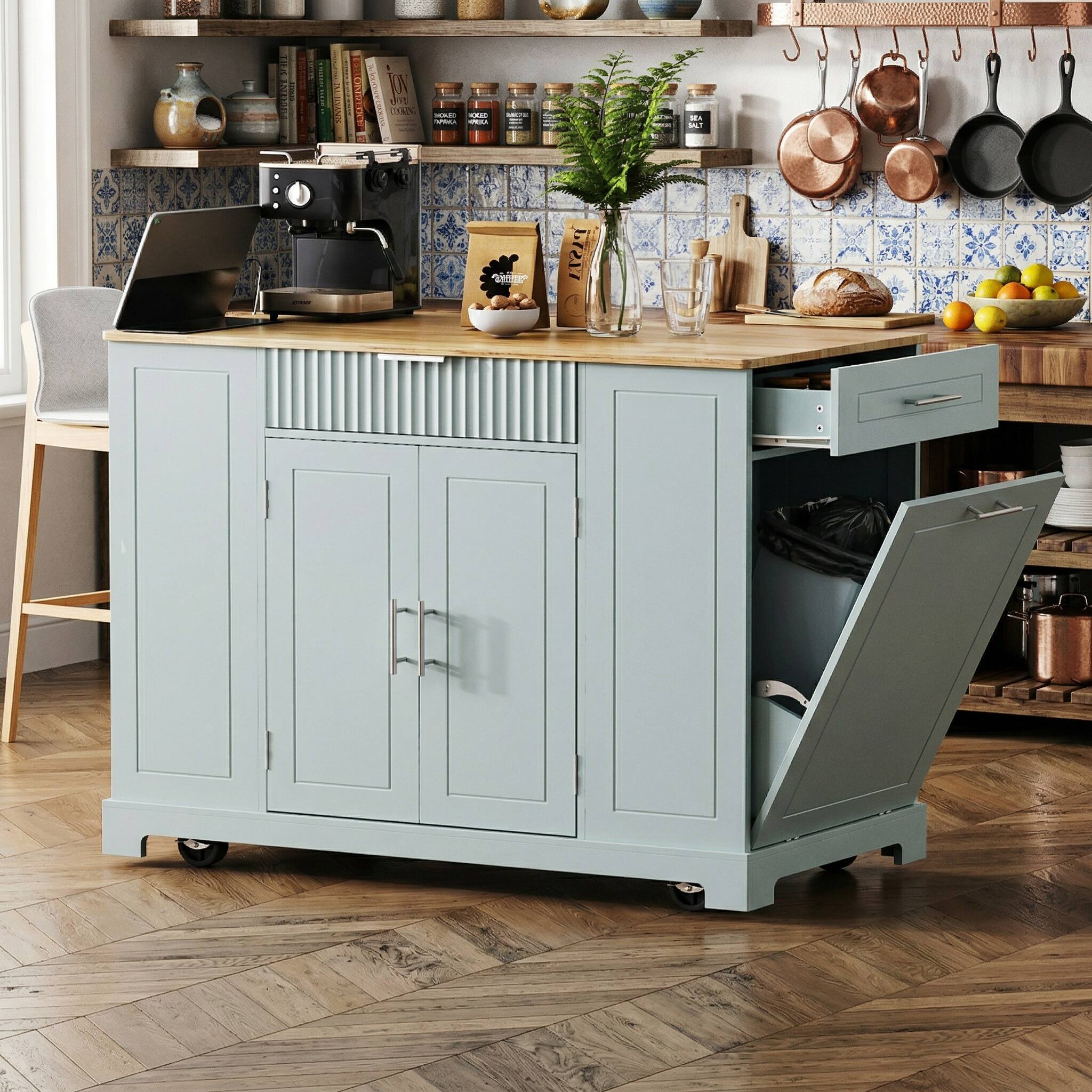 AOIEN RIOTOCs JOA t THA - .. adidas adiaas - - CE vISia I