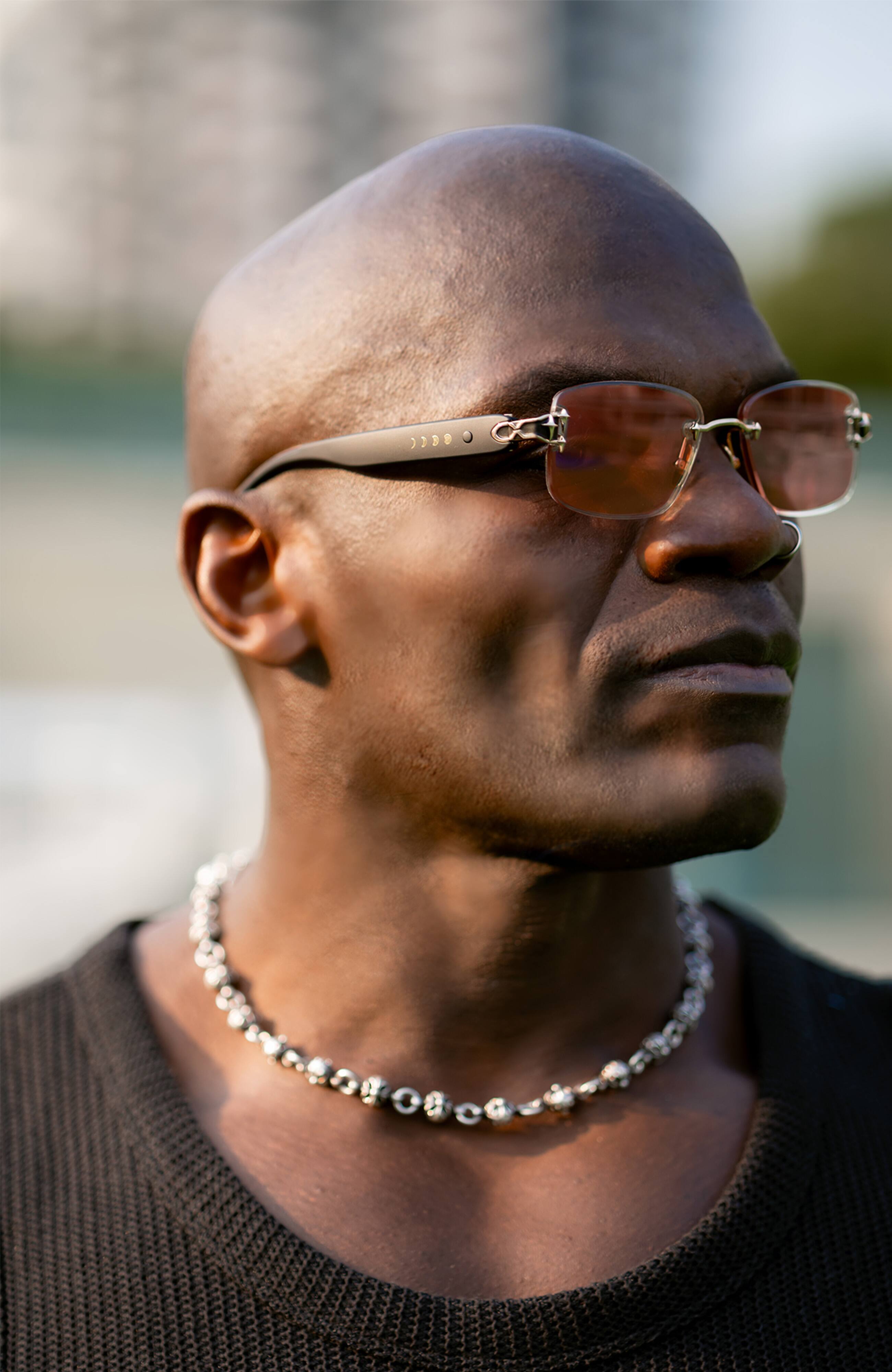 Alt View 3. Chamelo - Prismatic Aura Touch Prismatic - Black/gold frame | Calm.