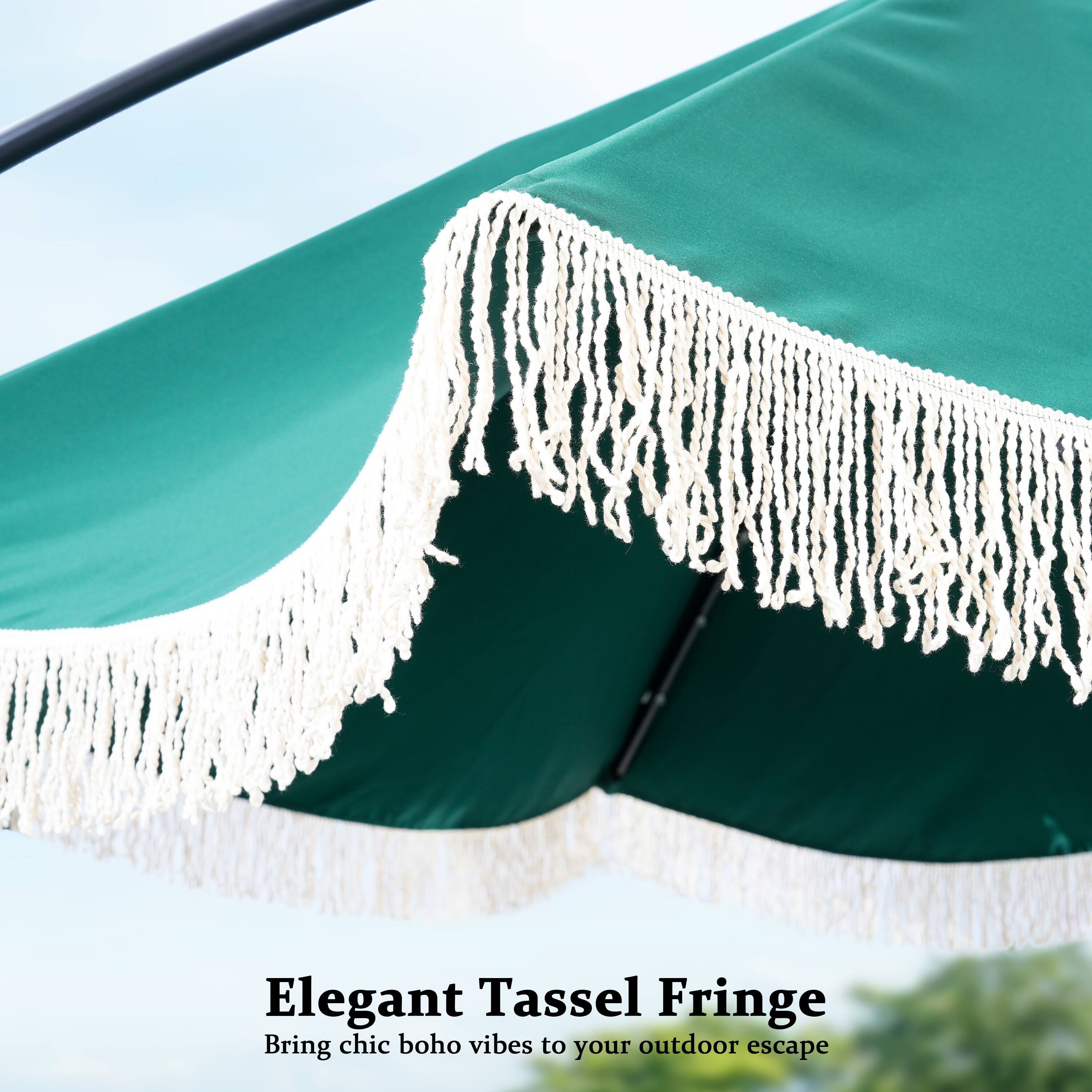 Elegant Tassel Fringe  
Bring chic boho vibes to your outdoor escape