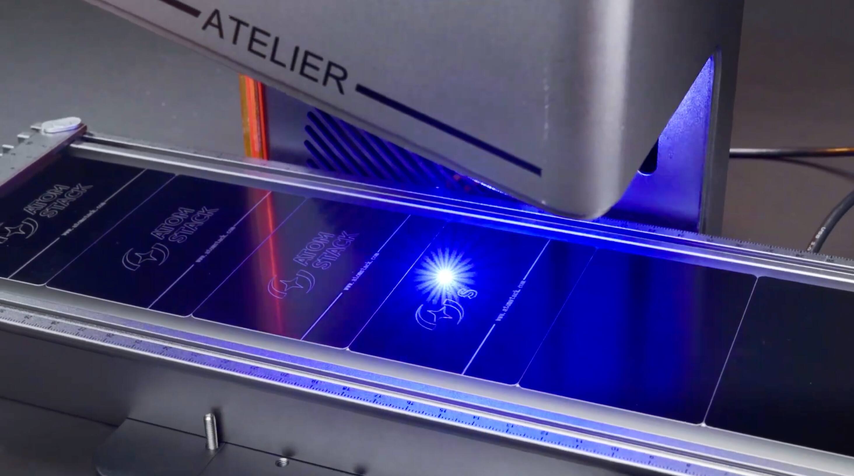 ATELIER ATOM  
KAZ ATOM STACK  
alotach  
E VLOW  
aloestack  
E  
atatack  
WE. o WE W .  
F. ..