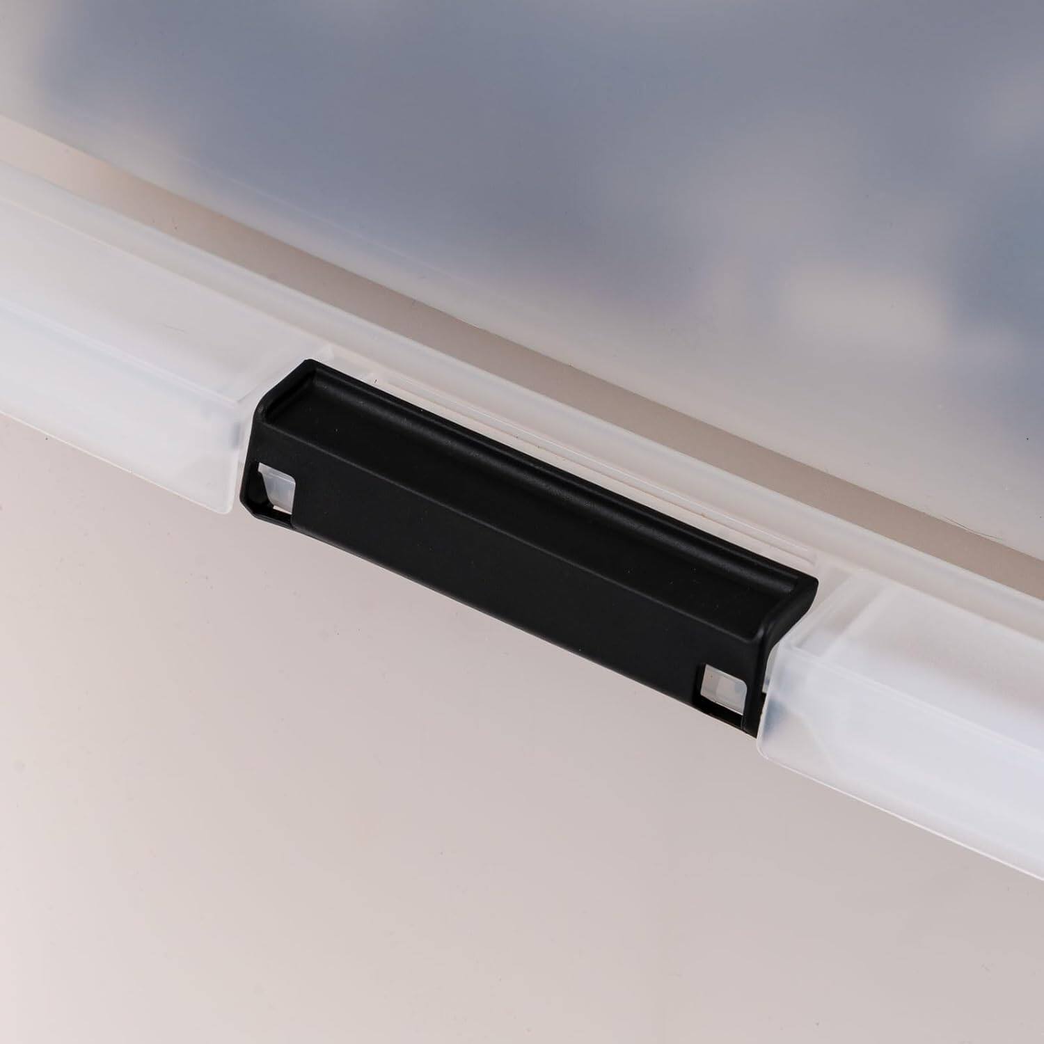 Alt View 4. IRIS USA - IRIS Qt Clip Box with Latching Lids.