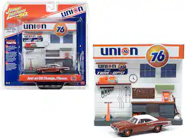 Johnny Lightning - 1970 Dodge Coronet Super Bee Brown w/ White Top & "Union 76" Gas Station Facade Diorama "Johnny Lightning 50th" 1/64 - Brown With White
