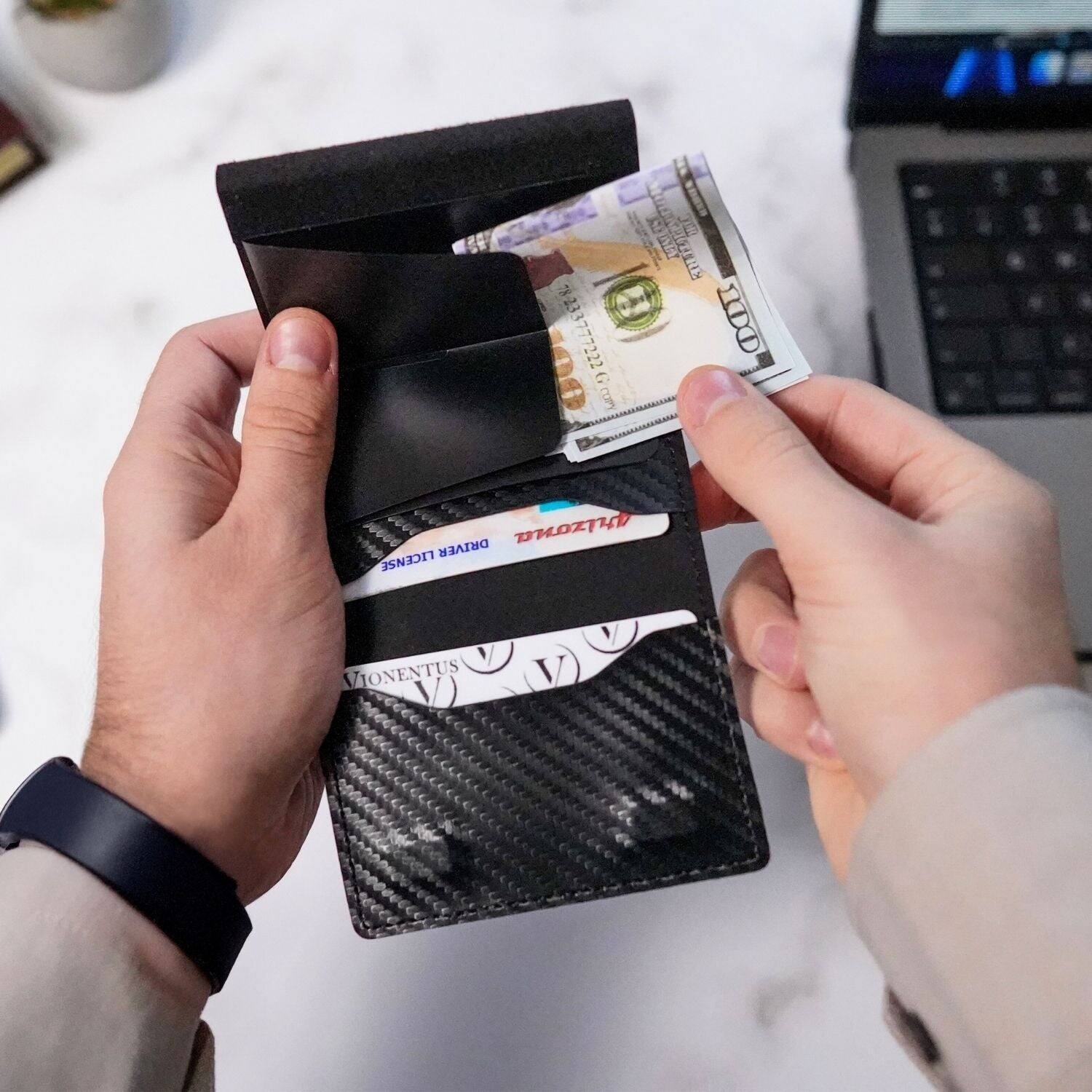 Sure, here is the corrected and grouped text from the image:

- MB N KRLTZEOUD JN E 78-233777222
- 100 G S DRIVER
- auzona LICENSE
- VIONENTUS V V