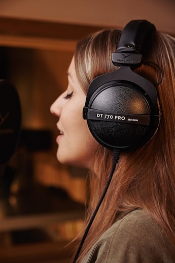 Bundle Beyerdynamic DT 770 PRO Headphones (250 Ohm) Gray - Best Buy Bundle Beyerdynamic DT 770 PRO Headphones (250 Ohm) Gray - Best Buy
