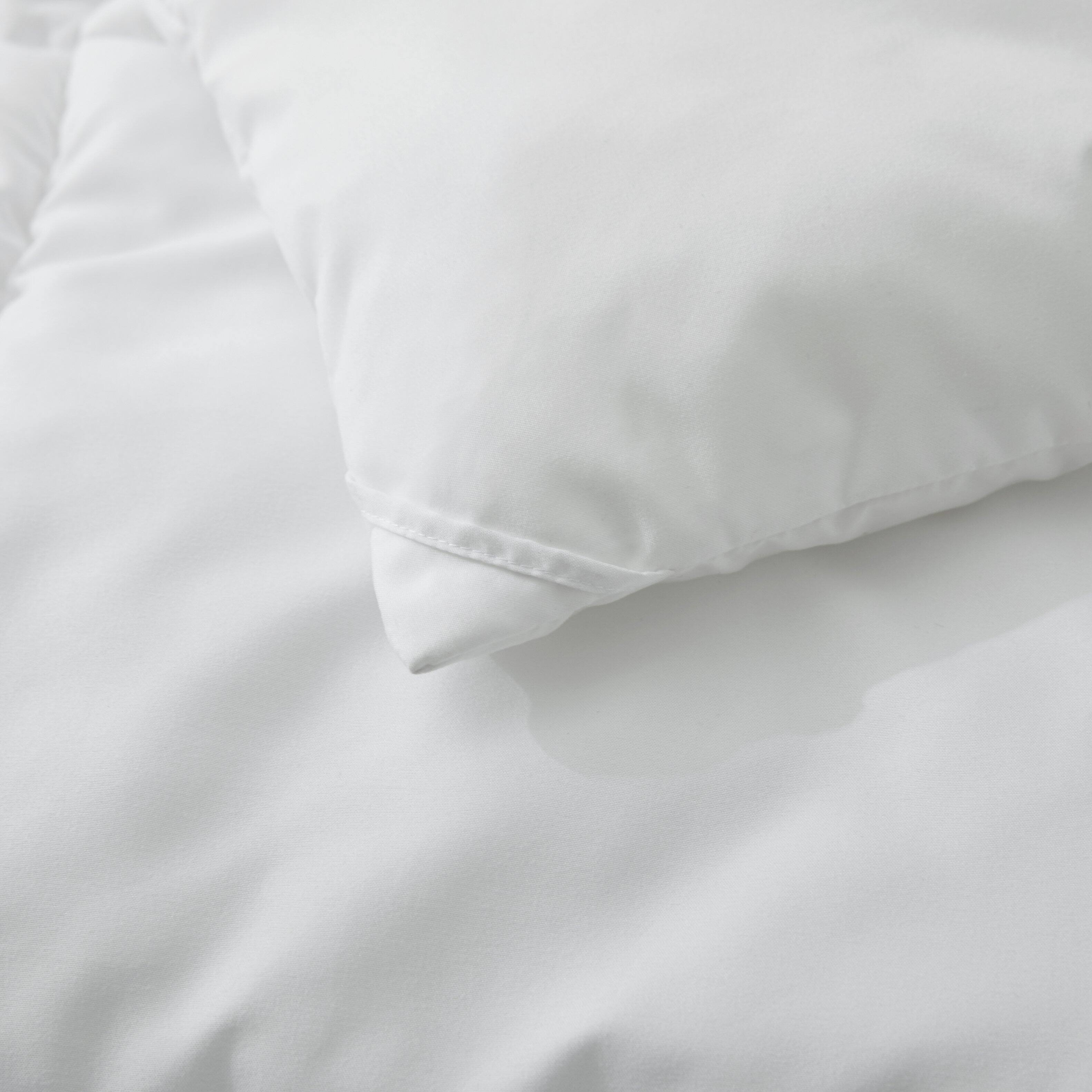 Left. Peace Nest - Peace Nest Premium Down Alternative Comforter Insert, Medium Weight, Full - Medium Weight.