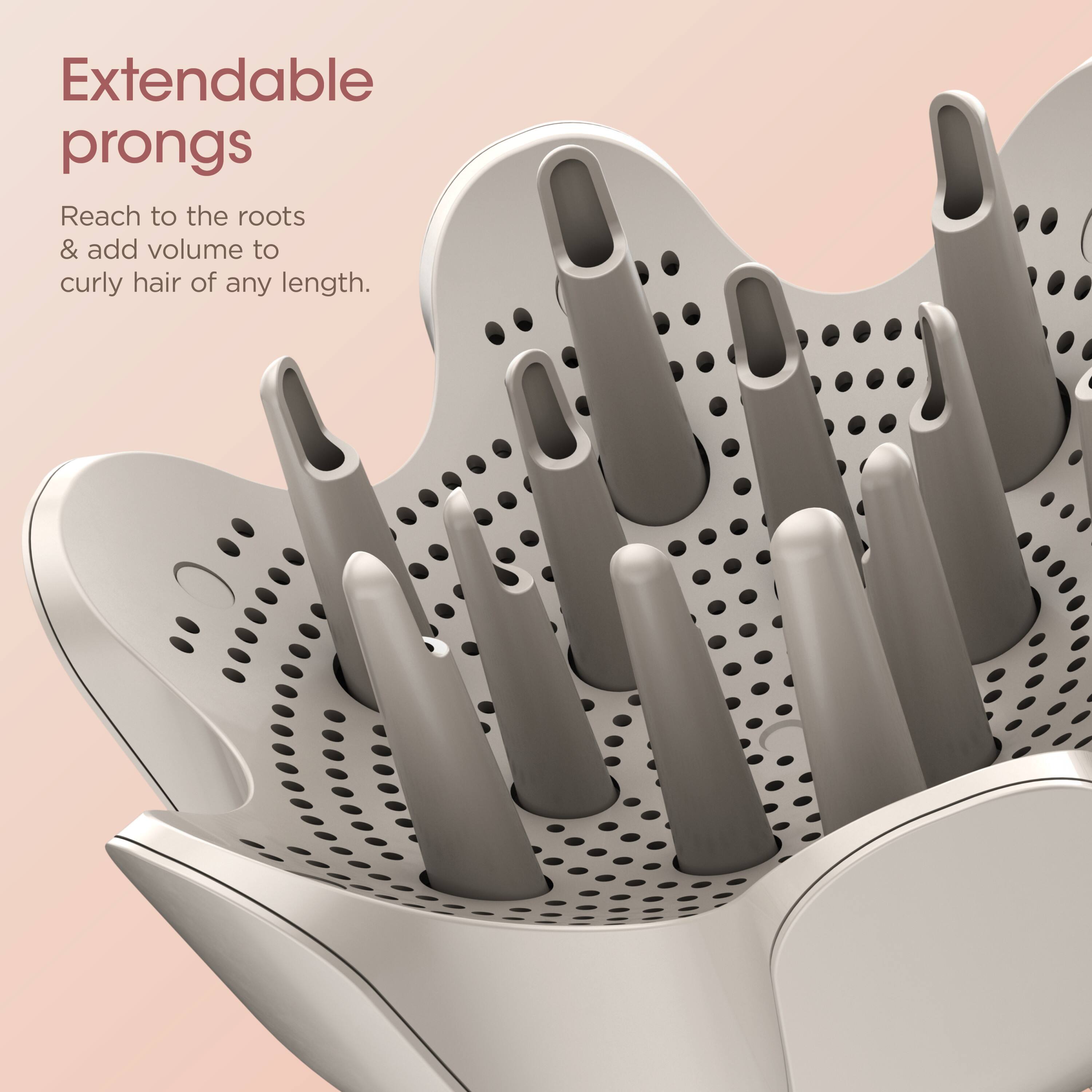 Extendable prongs  
Reach to the roots & add volume to curly hair of any length.