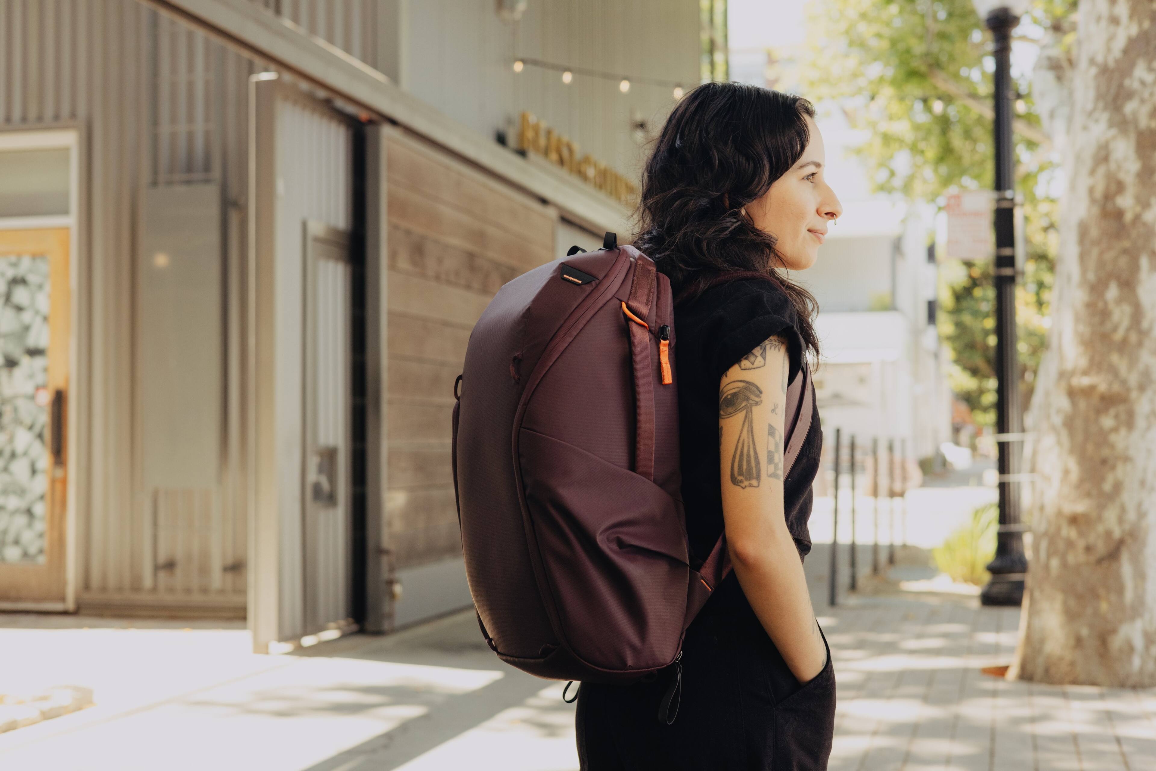 Left. Peak Design - Everyday Backpack 20L Zip - Eclipse.