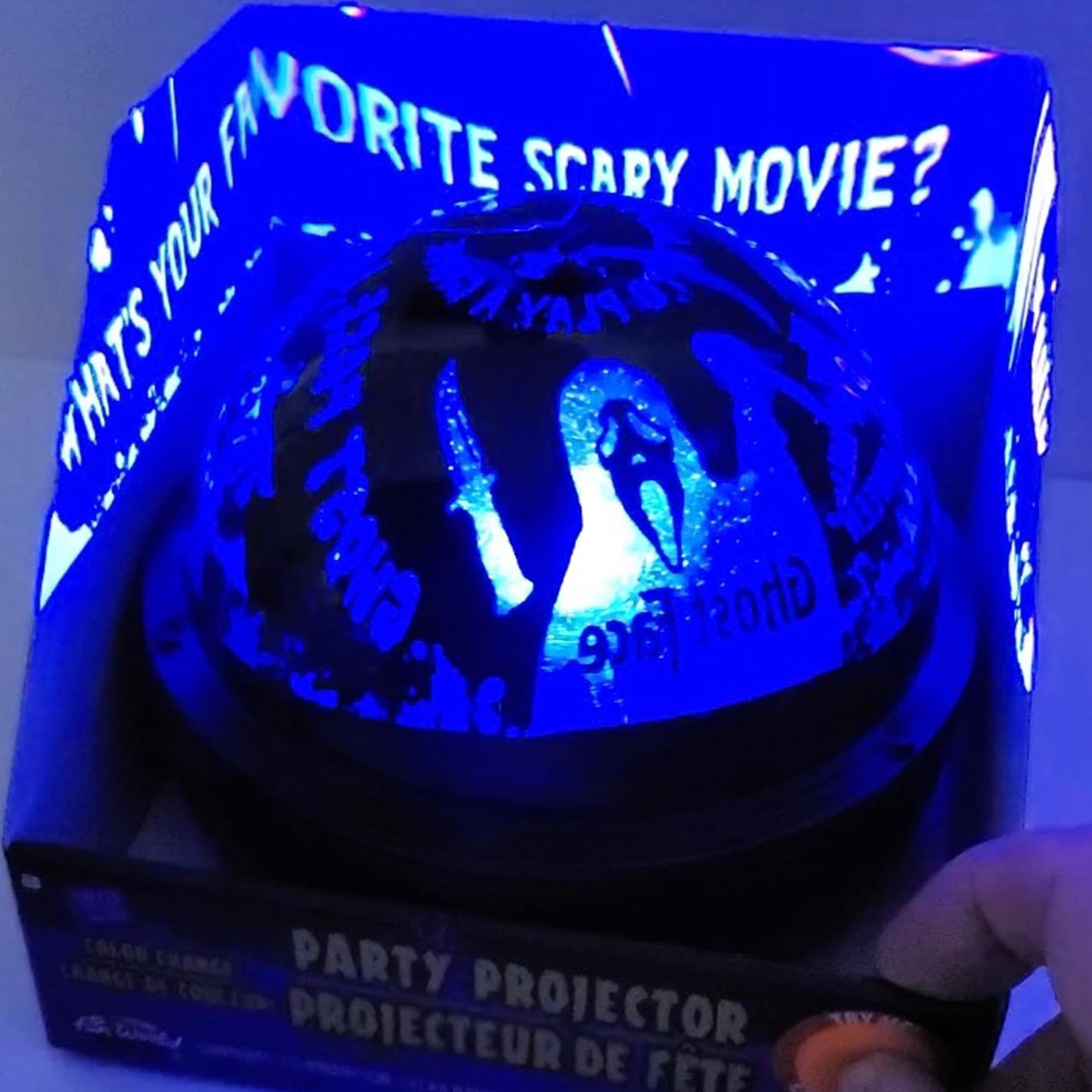FAVORITE SCARY MOVIE?  
THAT'S YOUR FAVORITE SCARY MOVIE?  
PARTY PROJECTOR  
PROJECTEUR DE FÊTE