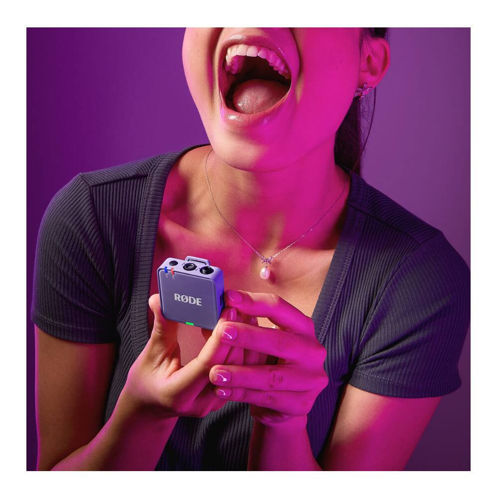 Left. RODE - RODE Wireless GO (Gen 3) Compact Wireless Microphone System (Red).