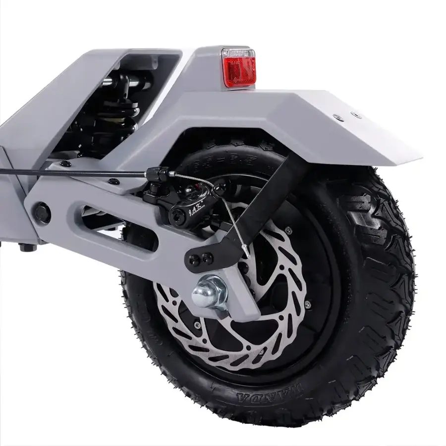 The text on the image reads "G I.A.K. NAUE 8  e 5 E (192g)." This text is likely related to the specifications or features of the motorcycle, such as the brand, model, or size.