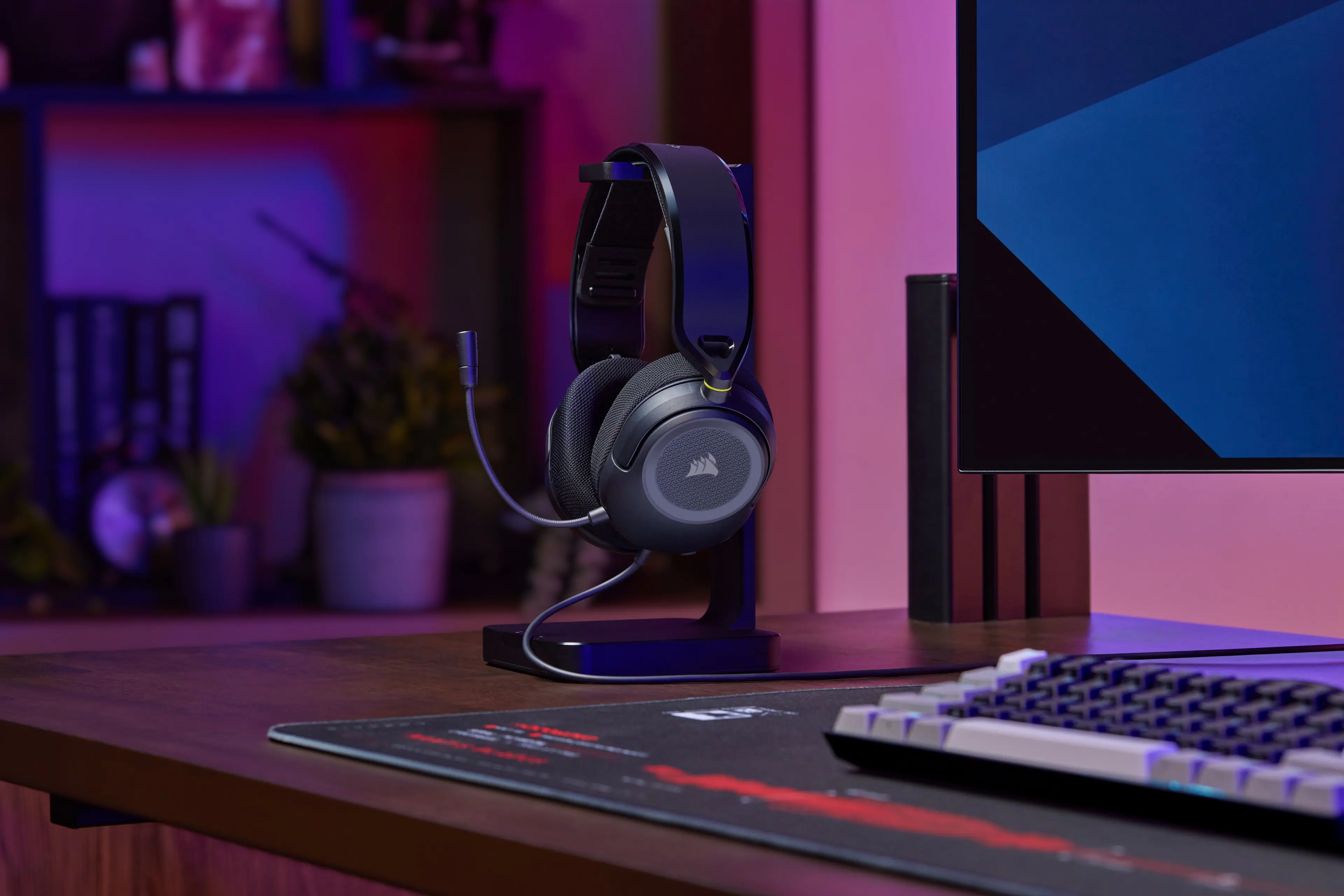 Alt View 7. CORSAIR - HS35 v3 Wired Over-the-Ear Gaming Headset for PC,Xbox One,Xbox Series X|S,PS5,PS4, Nintendo Switch and Mobile - Carbon.