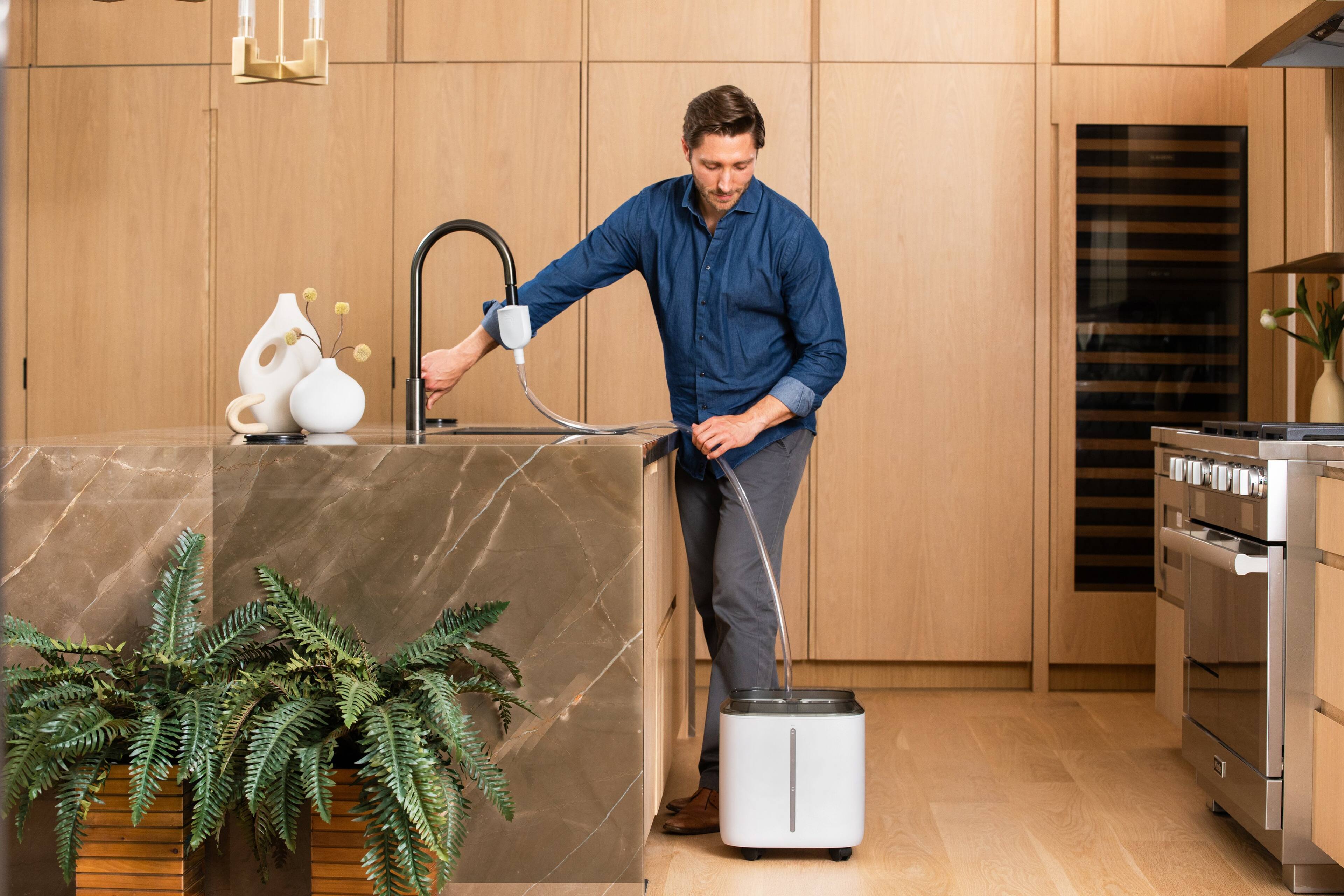 Alt View 22. Levoit - Superior 6000S Six Gallons Smart Evaporative Humidifier - White.