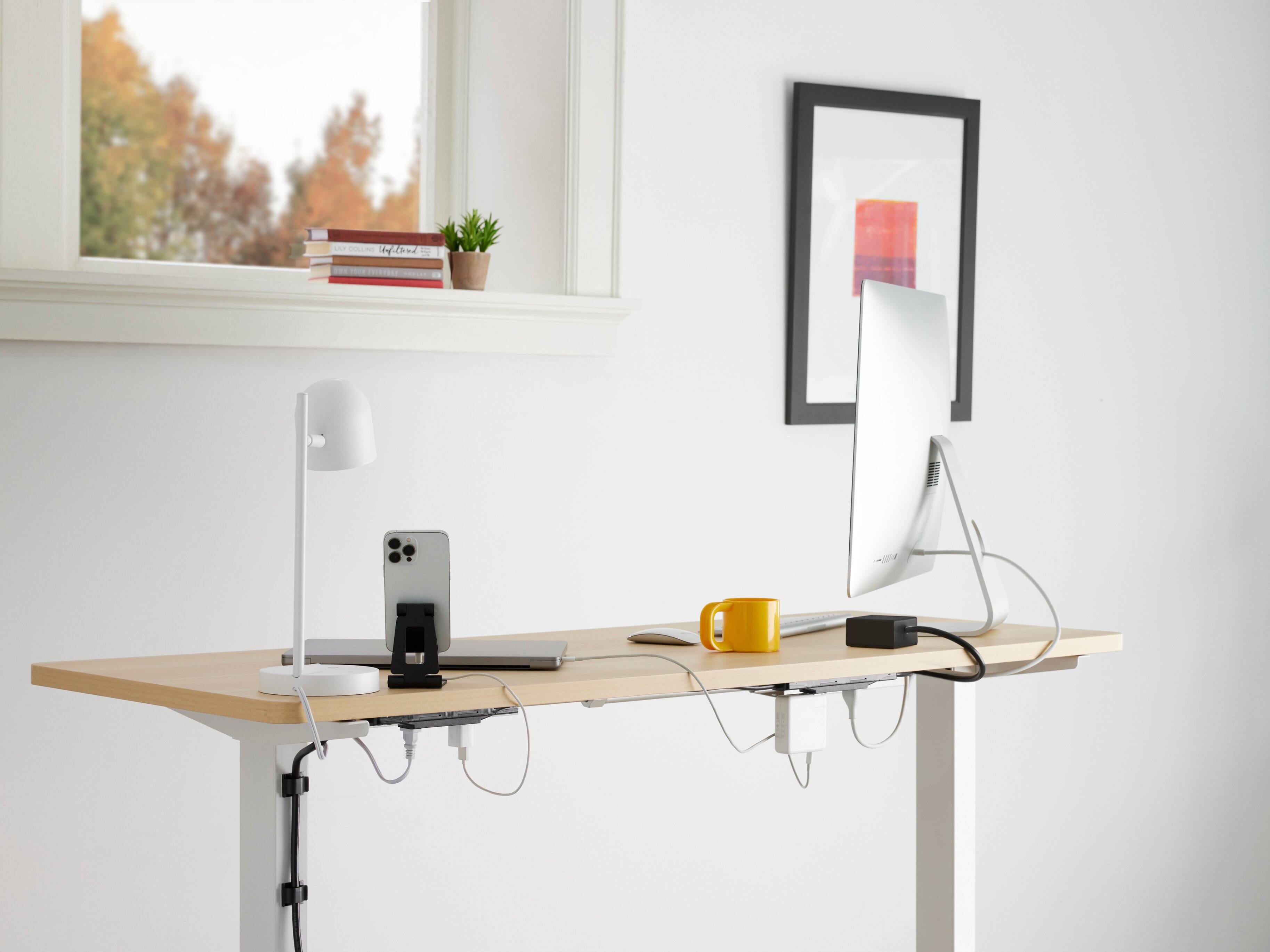 Alt View 15. charg - 3in1  7 Outlet/2 USB 1000 Joules Surge Protector - Black.