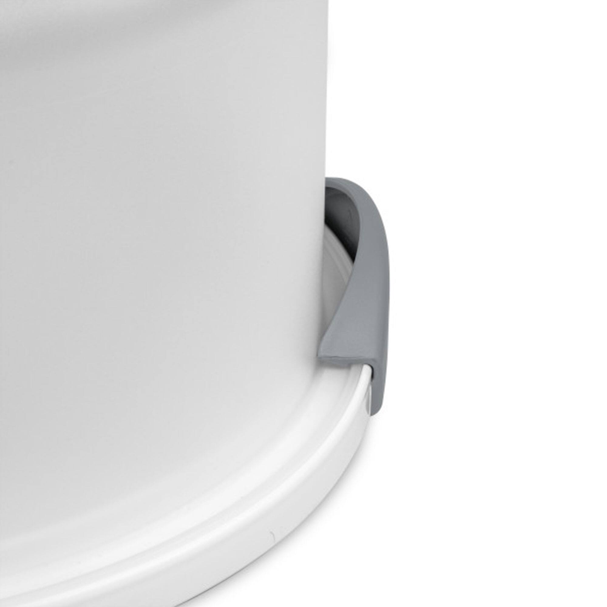 Alt View 5. Sterilite - 4 Pack Sterilite 02008004 Portable Latching Cake Server Carrier Keeper w/Handle - White/Clear.