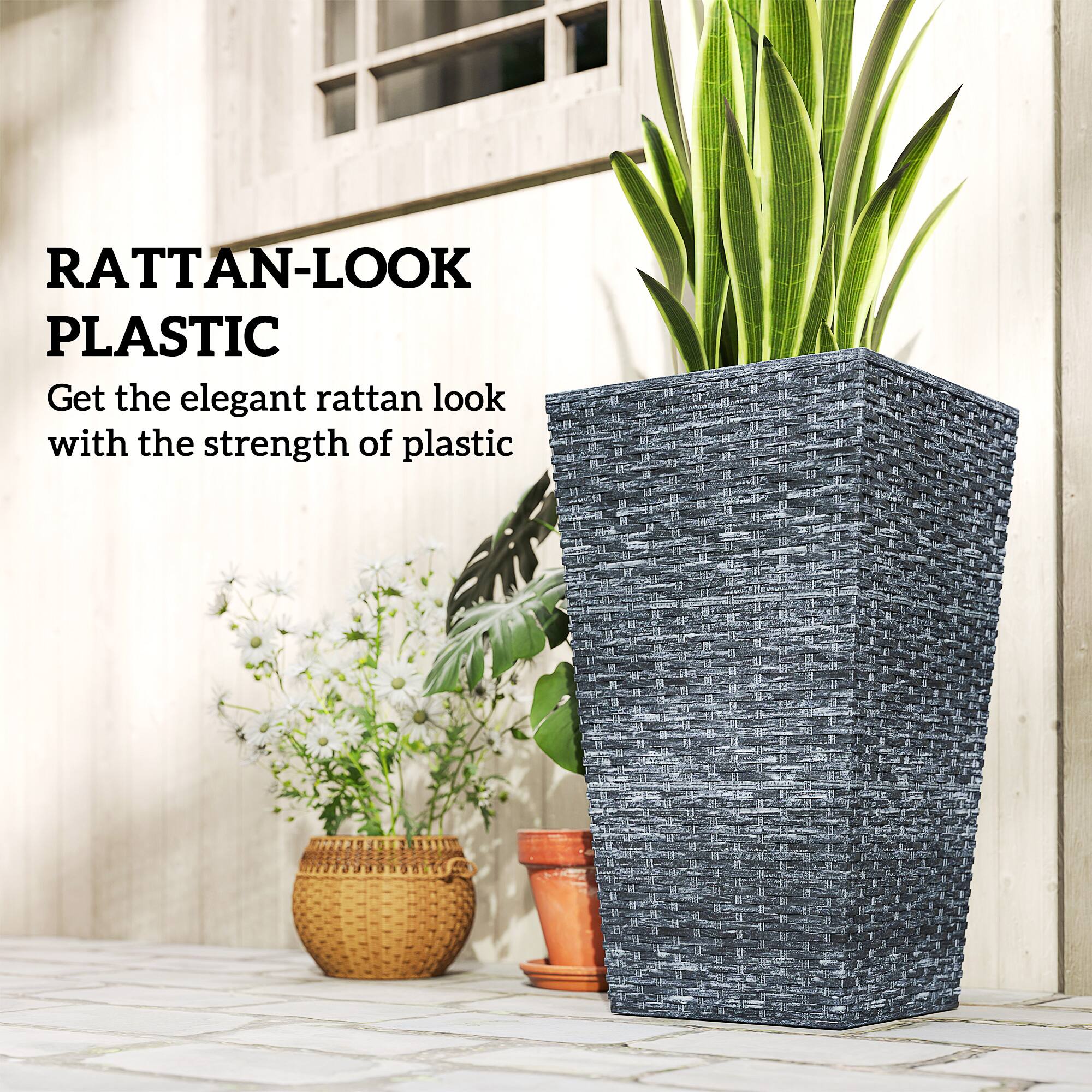RATTAN-LOOK PLASTIC
Get the elegant rattan look with the strength of plastic