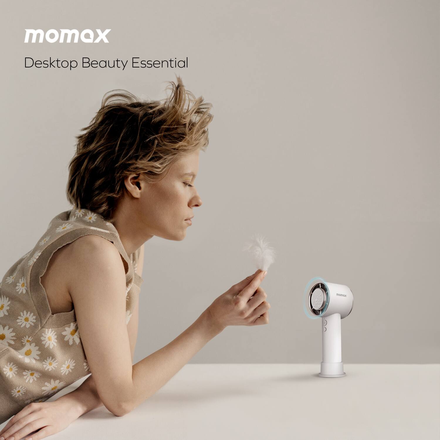momax  
Desktop Beauty Essential