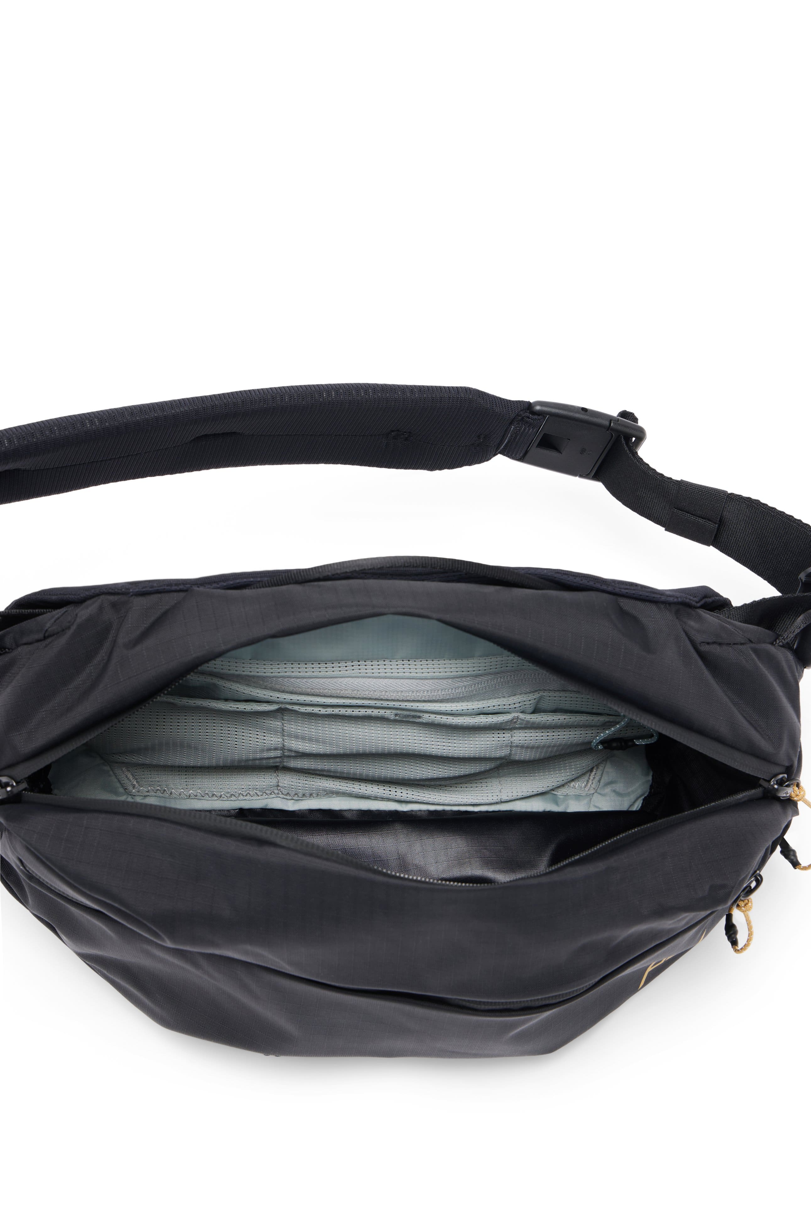 Alt View 14. Peak Design - Outdoor Sling 7L - Black.