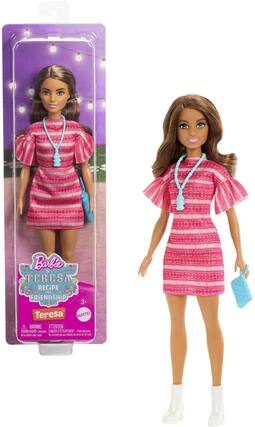 Barbie & Teresa
RECIPE FOR FRIENDSHIP
Teresa
WARNING: CHOKING HAZARD - Small parts. Not for children under 3 years.
ATTENTION: DANGER DE TOUFFEMENT - Petits éléments. Ne convient pas aux enfants de moins de 36 mois.
3+
MATTEL