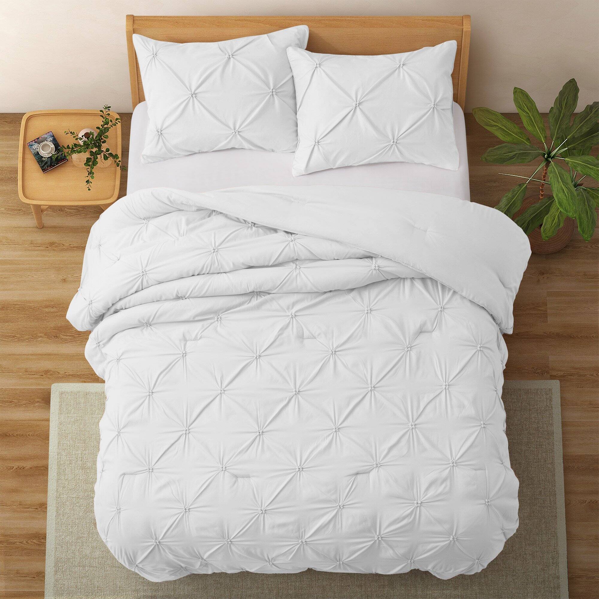 Angle. Nest - Peace Nest 3 Pieces Pinch Pintuck Comforter Set Bedding Set for All Season - White.