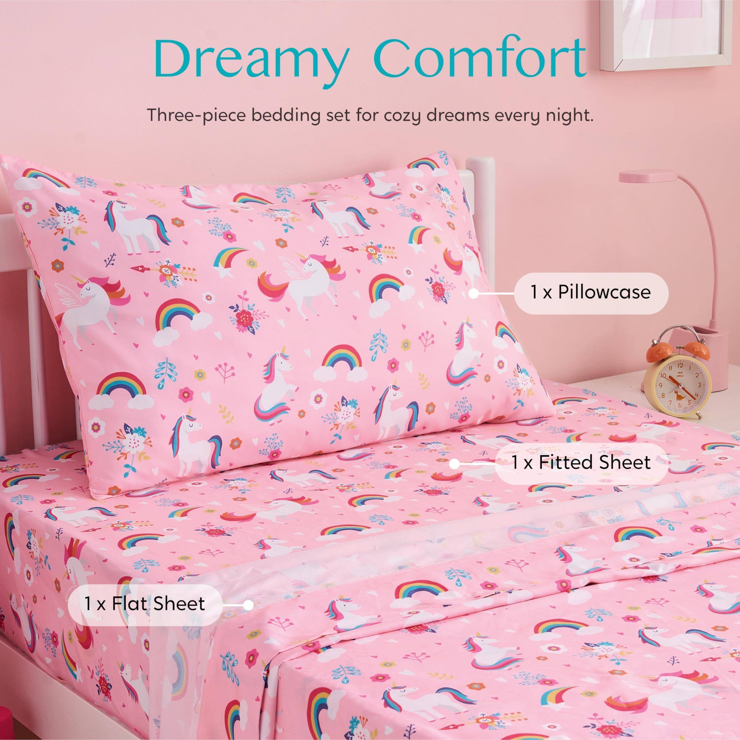 Dreamy Comfort  
Three-piece bedding set for cozy dreams every night.  

1 x Pillowcase  
1 x Fitted Sheet  
1 x Flat Sheet