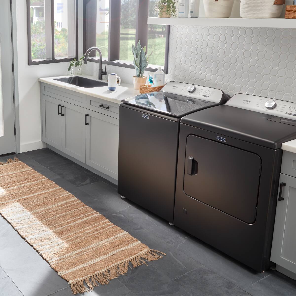 The text on the image reads:
"MAVTRO"