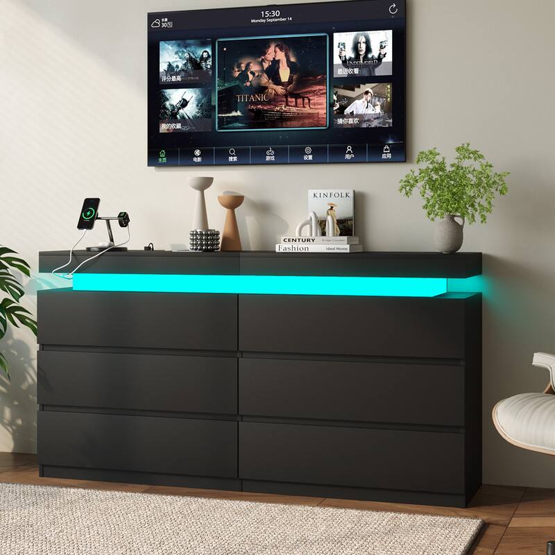 300 15:30 Monday September 14

TITANIC

KINFOLK CENTURY Fashion