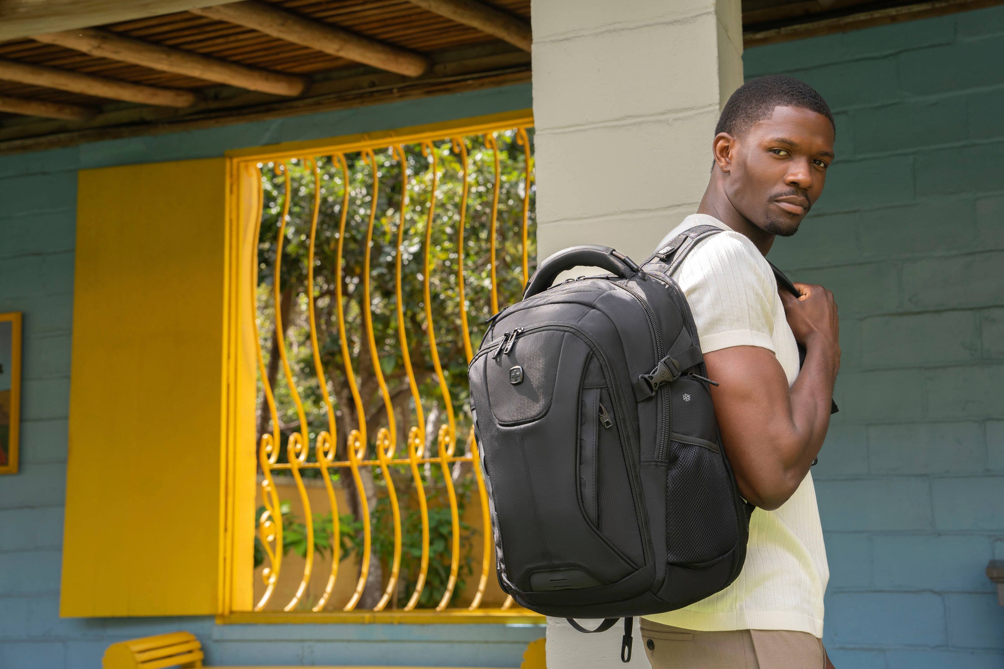 Alt View 31. SwissGear - Commander USB ScanSmart Laptop Backpack - Black.