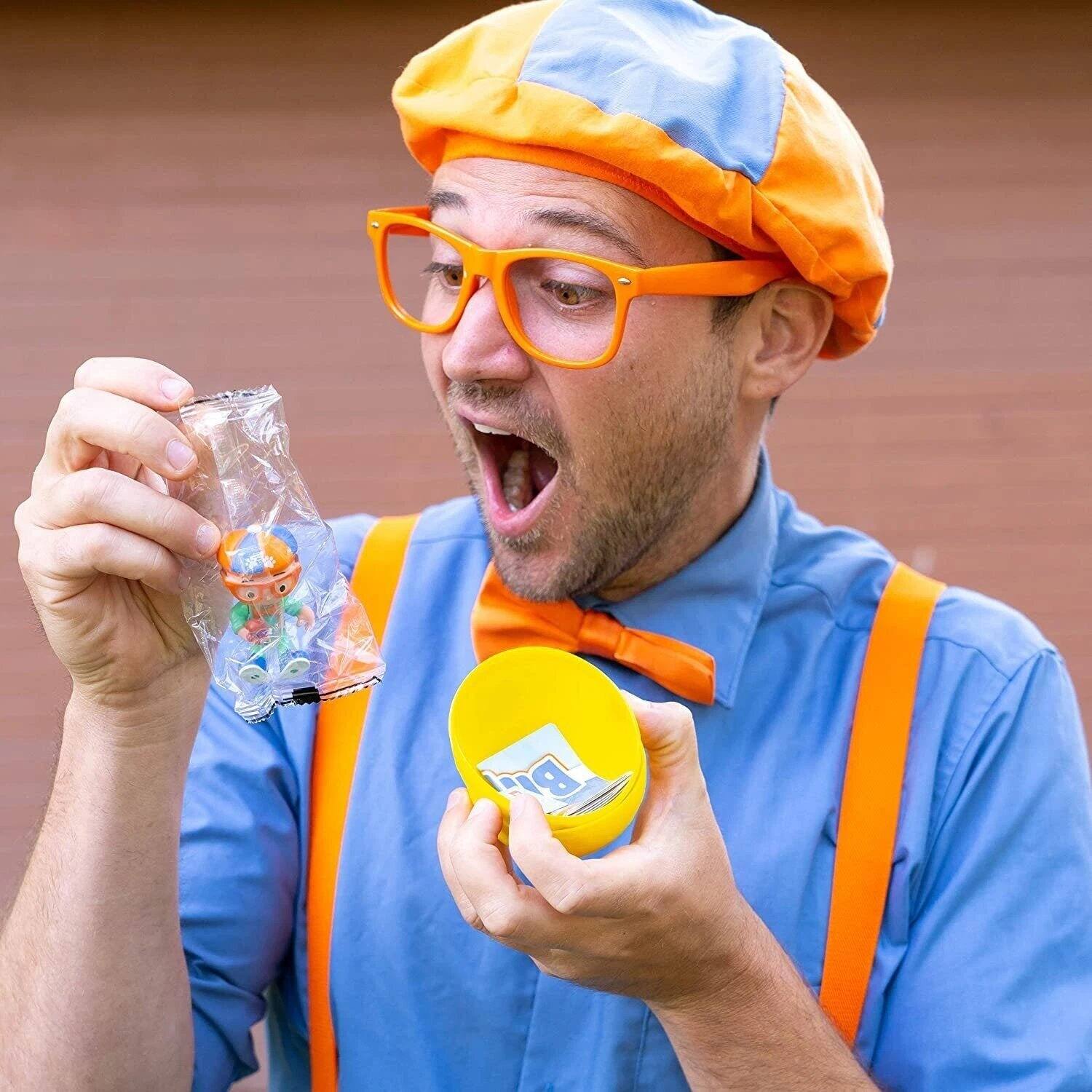Alt View 2. Jazwares - Blippi Ball Pit Surprise 3-Pack Series 3 Learn Numbers & Shapes - Multicolor.