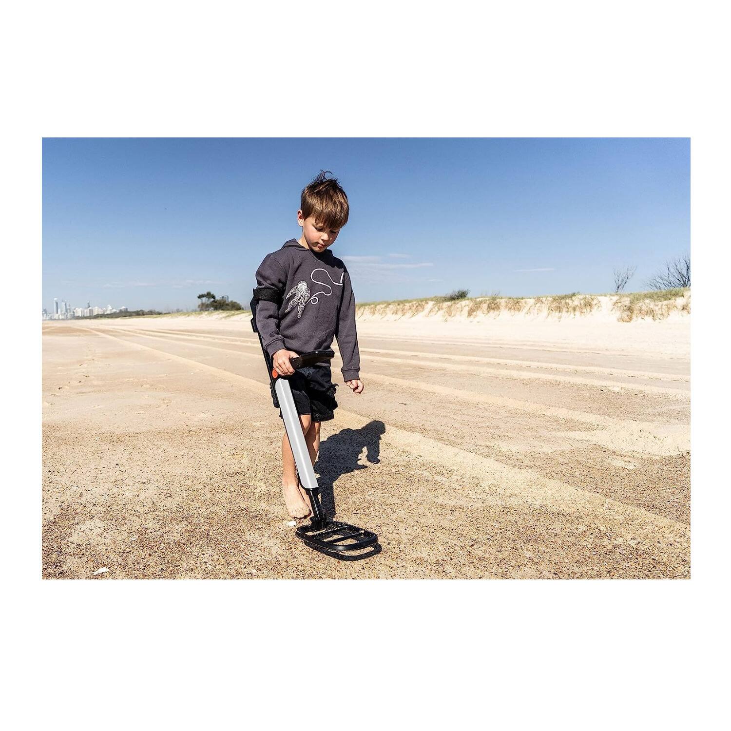 Left. Minelab - Minelab Compact, Portable, and Ultra Light Design Go-Find 11 Metal Detector.