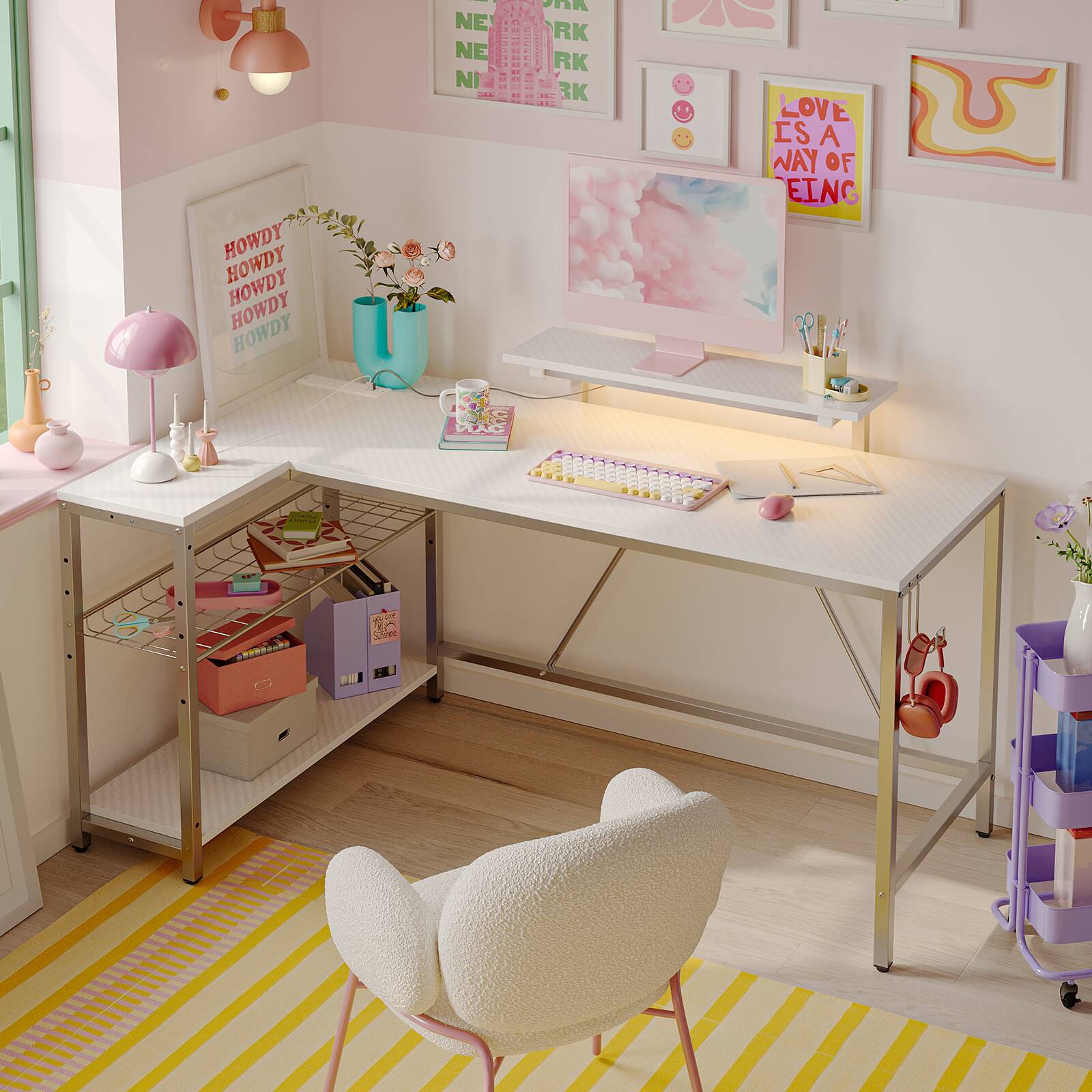 The text on the image reads "Howdy Howdy Howdy Howdy Howdy".