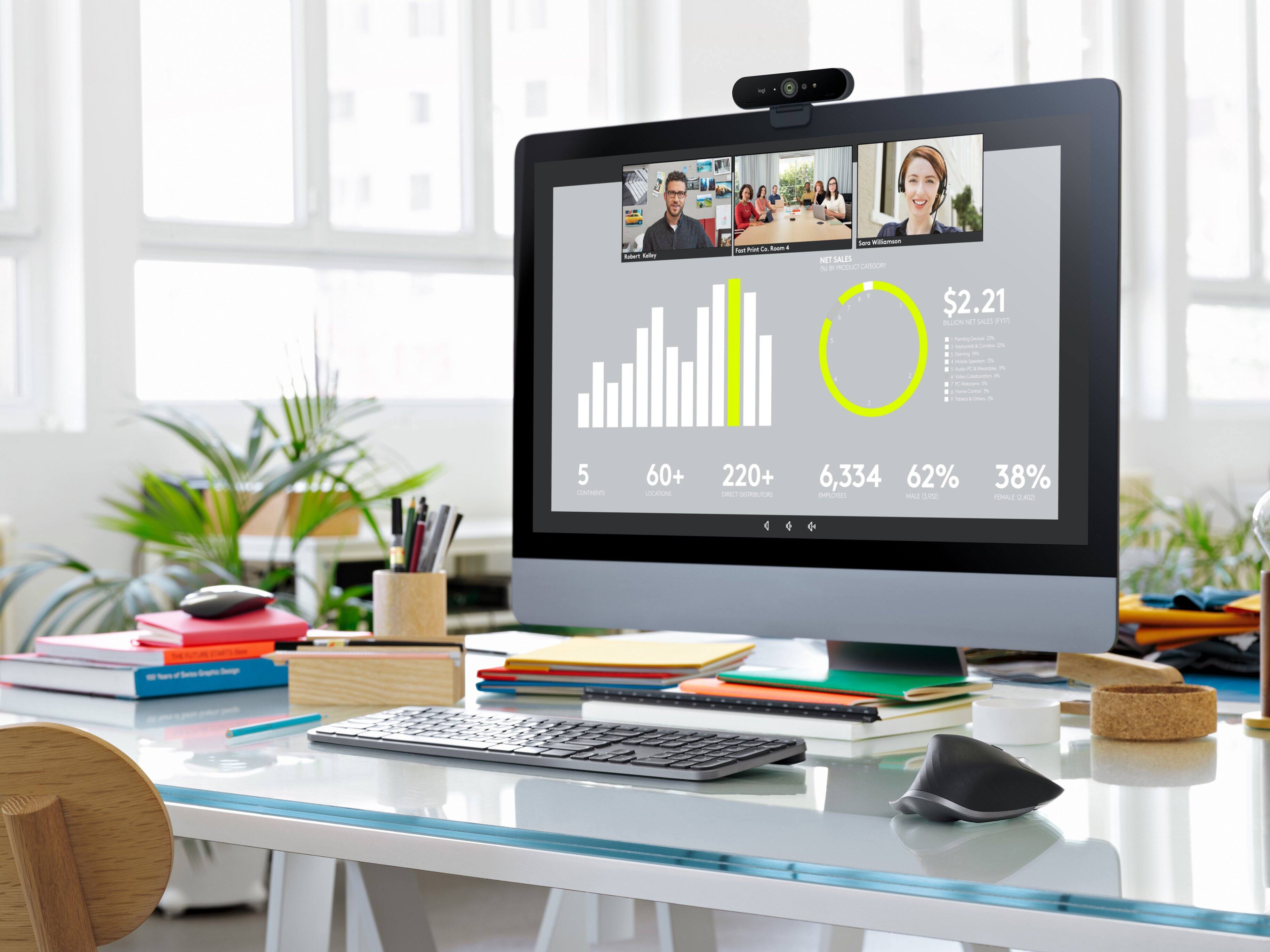 Alt View 16. Logitech - Brio Ultra HD Pro 4096 x 2160 Business Webcam with RightLight 3 and Noise-Cancelling Dual Mics - Black.