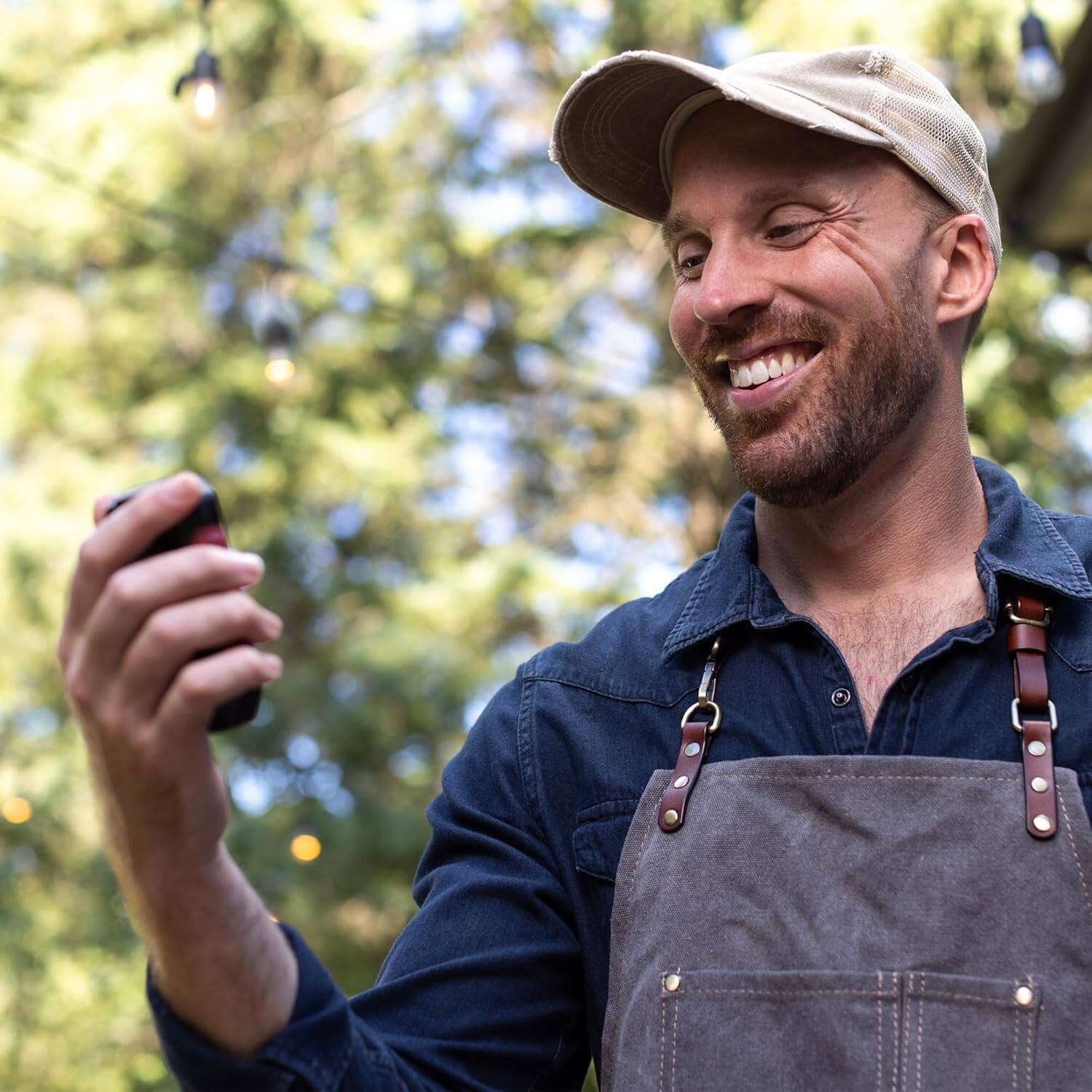 Alt View 2. Maverick - Extended Range Professional Wireless Thermometer and Timer, Dual Probe - Black/Red.