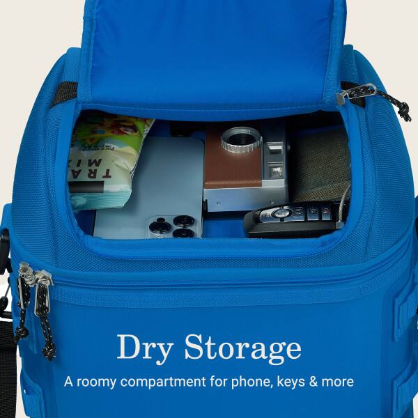MI TRA Dry Storage  
A roomy compartment for phone, keys & more