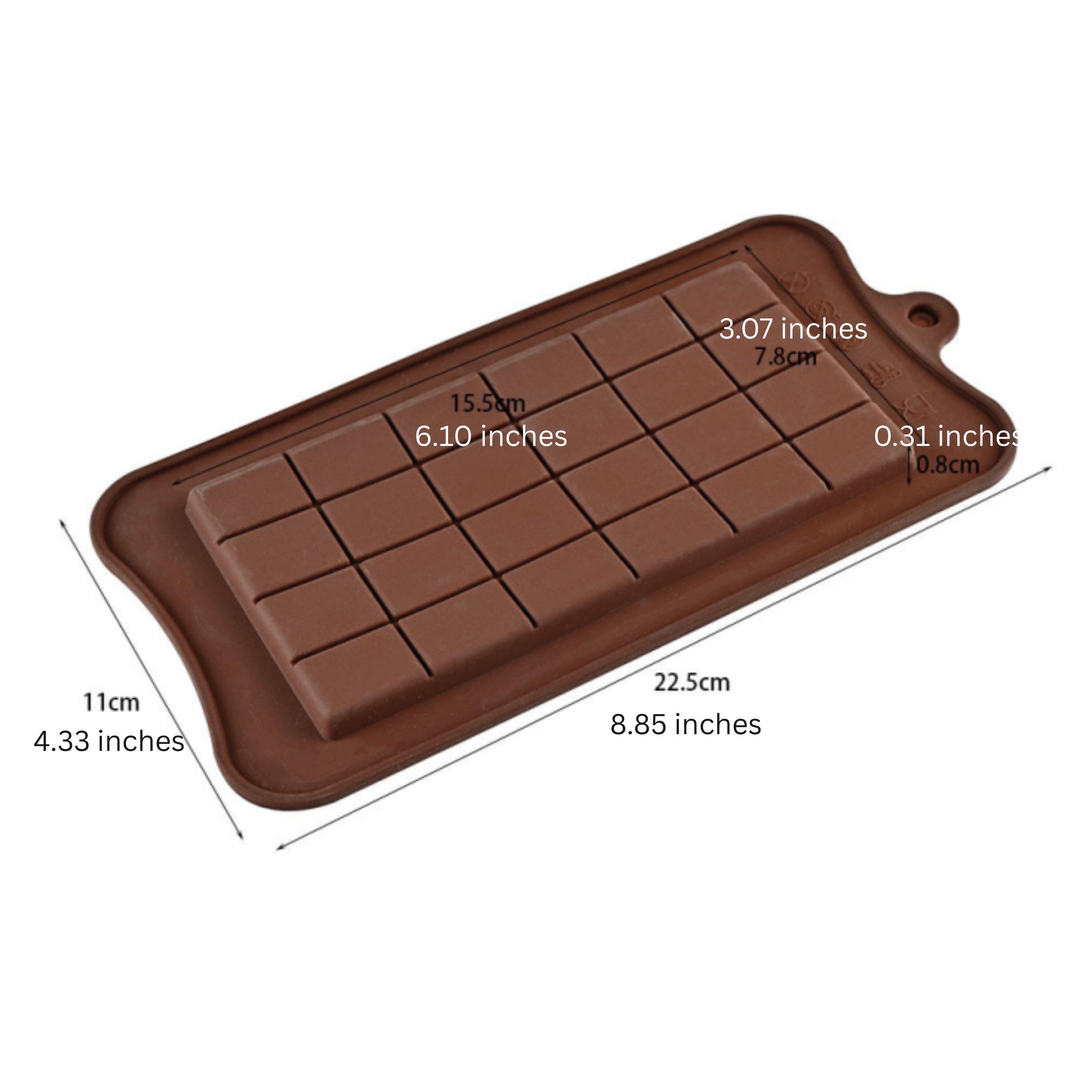 3.07 inches (7.8 cm)  
6.10 inches (15.5 cm)  
0.31 inches (0.8 cm)  
4.33 inches (11 cm)  
8.85 inches (22.5 cm)