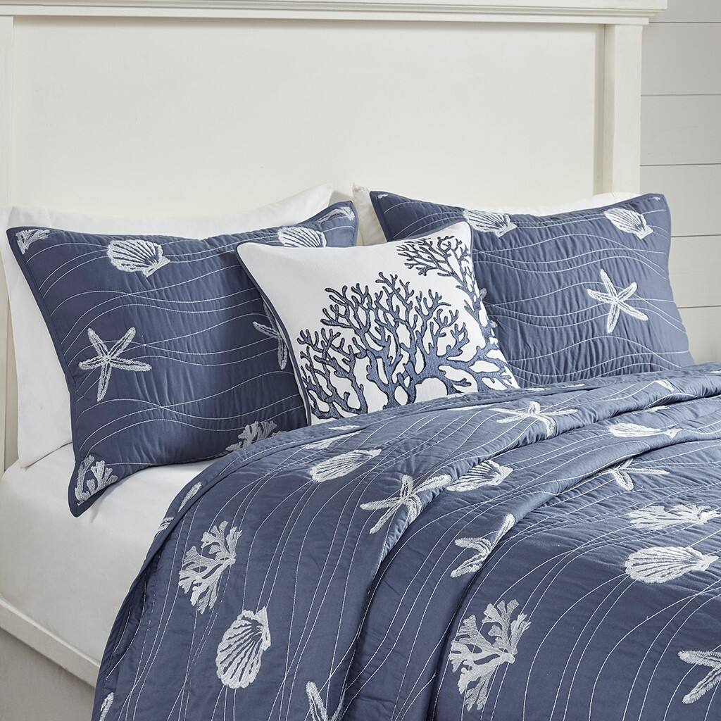 Alt View 3. Gracie Mills - Gracie Mills Elisa 4 Piece Cotton Reversible Embroidered Quilt Set with Throw Pillow - Navy.