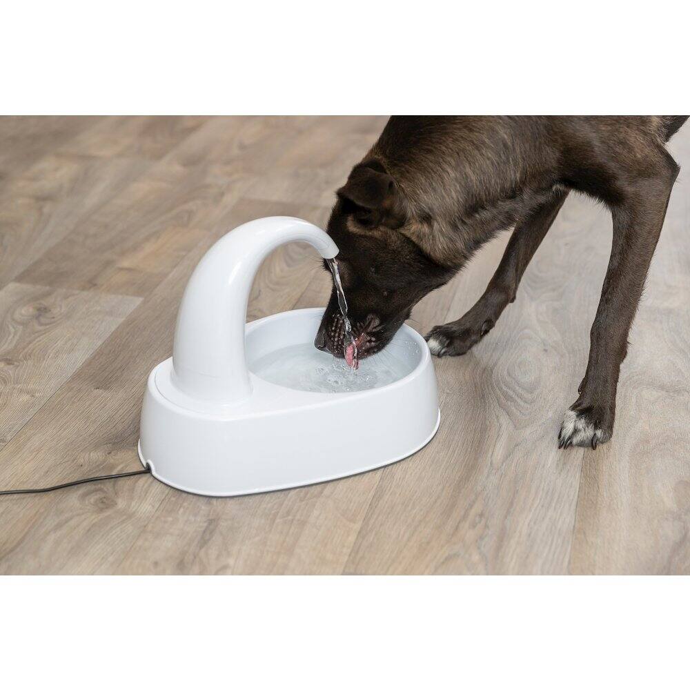 Left. TRIXIE - Curved Stream 84.5oz Drinking Fountain for Cats and Dogs - White.