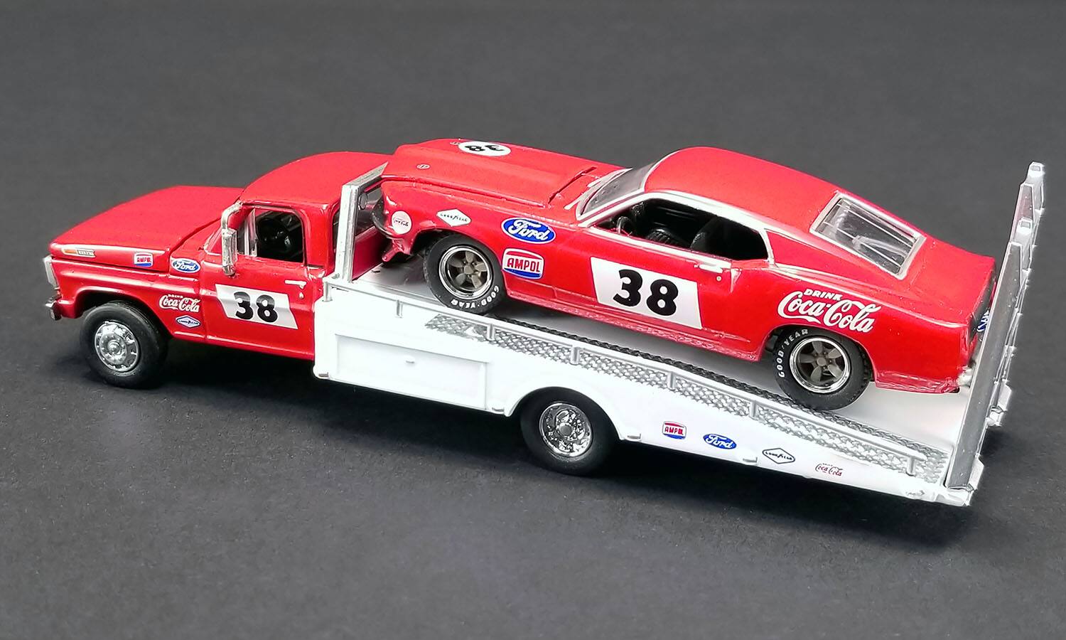 38 Sord Coca-Cola 38 mCE ./.. Ford AMPOL GE3A000 OUA 38 DRINK Coca-Cola GOOD YEAR AMPM Yord Coca-Cola