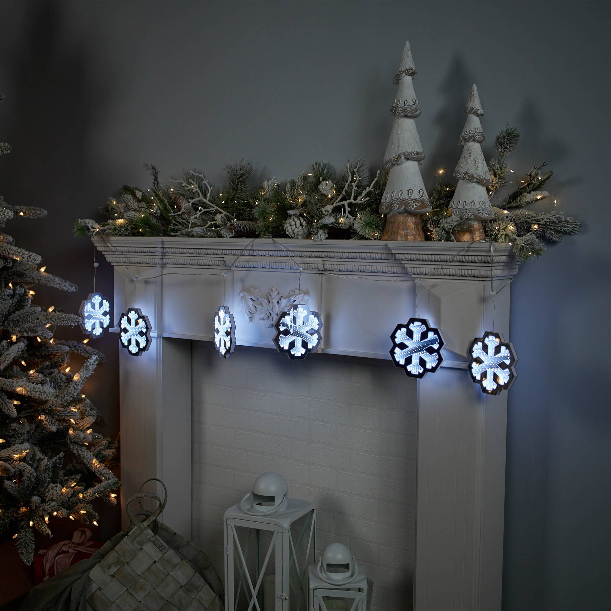 Angle. BreeBe - Snowflake Ekkolight Garland 68"L - White.