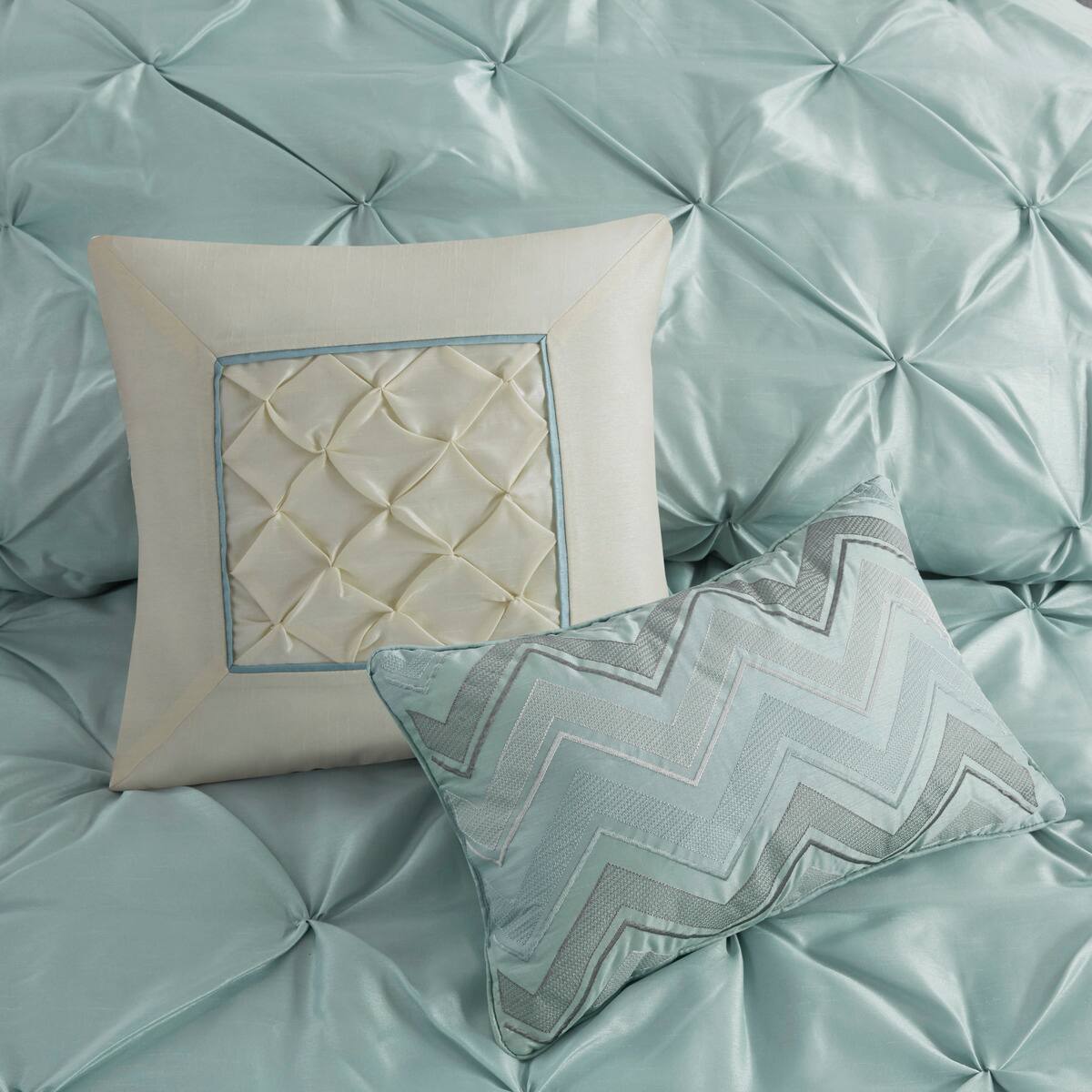 Left. Aukfa - 7 Piece Tufted Comforter Set King - Seafoam.