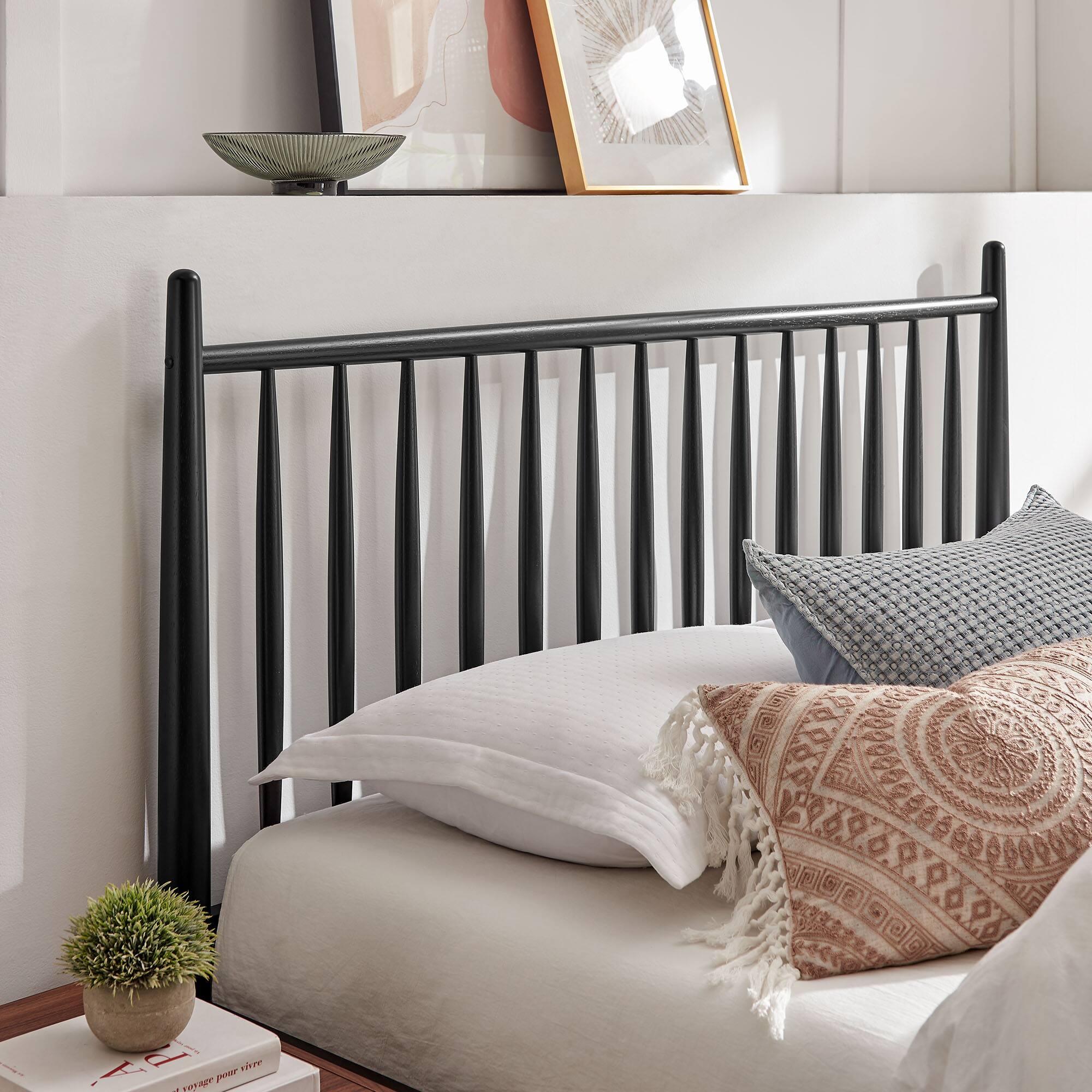 Alt View 1. Modway - Zane Size Spindle Bed by Modway - Black.