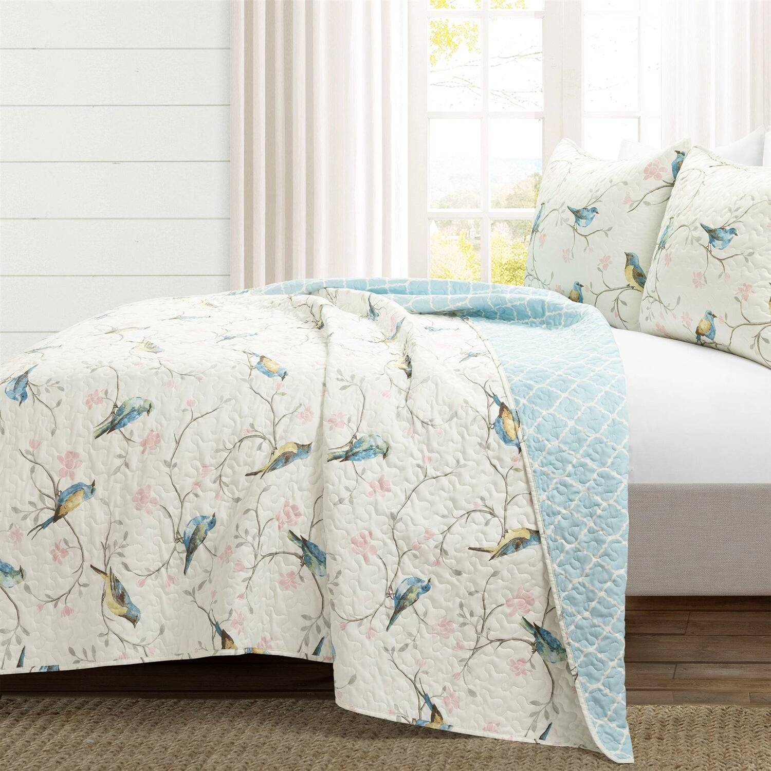 Angle. Hivvago - King Size Reversible Polyester Lightweight Floral Birds 3 Piece Quilt Set - White, Light Blue.