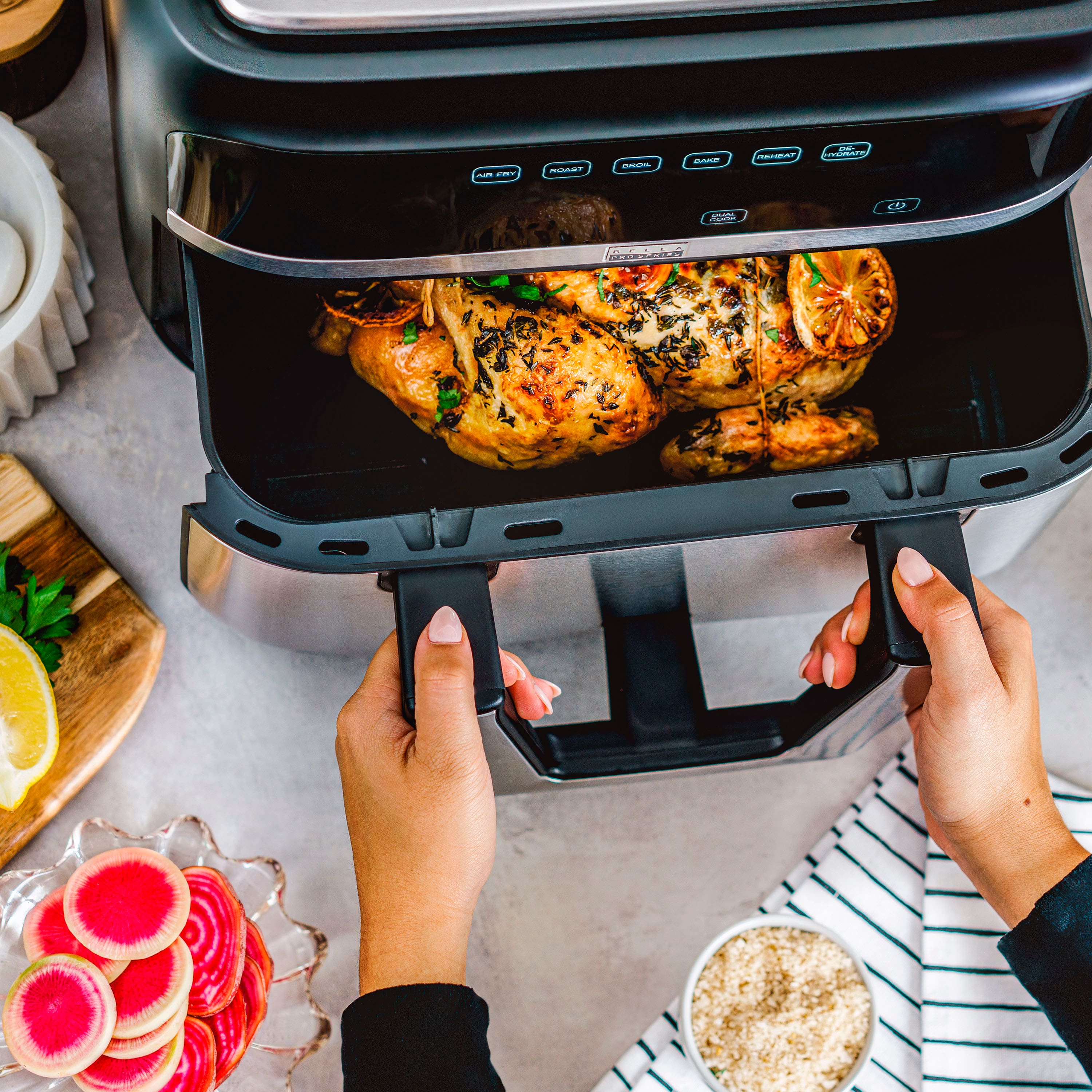 Alt View 14. bella PRO - 6-qt. Touchscreen Air Fryer - Matte White.