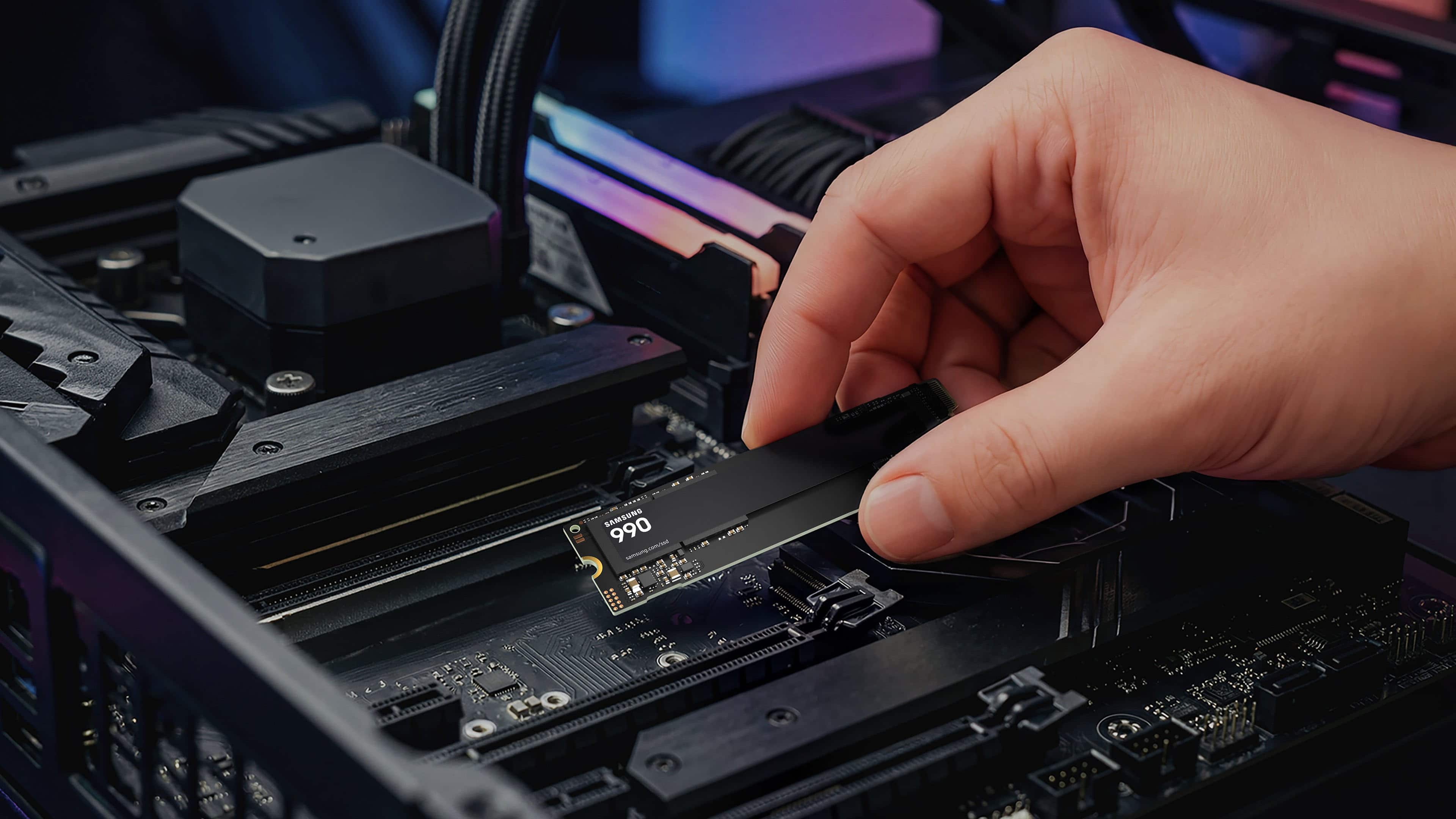 Samsung Internal SSD 990 2TB, Read/Write Speeds Up to 7,250/6,450