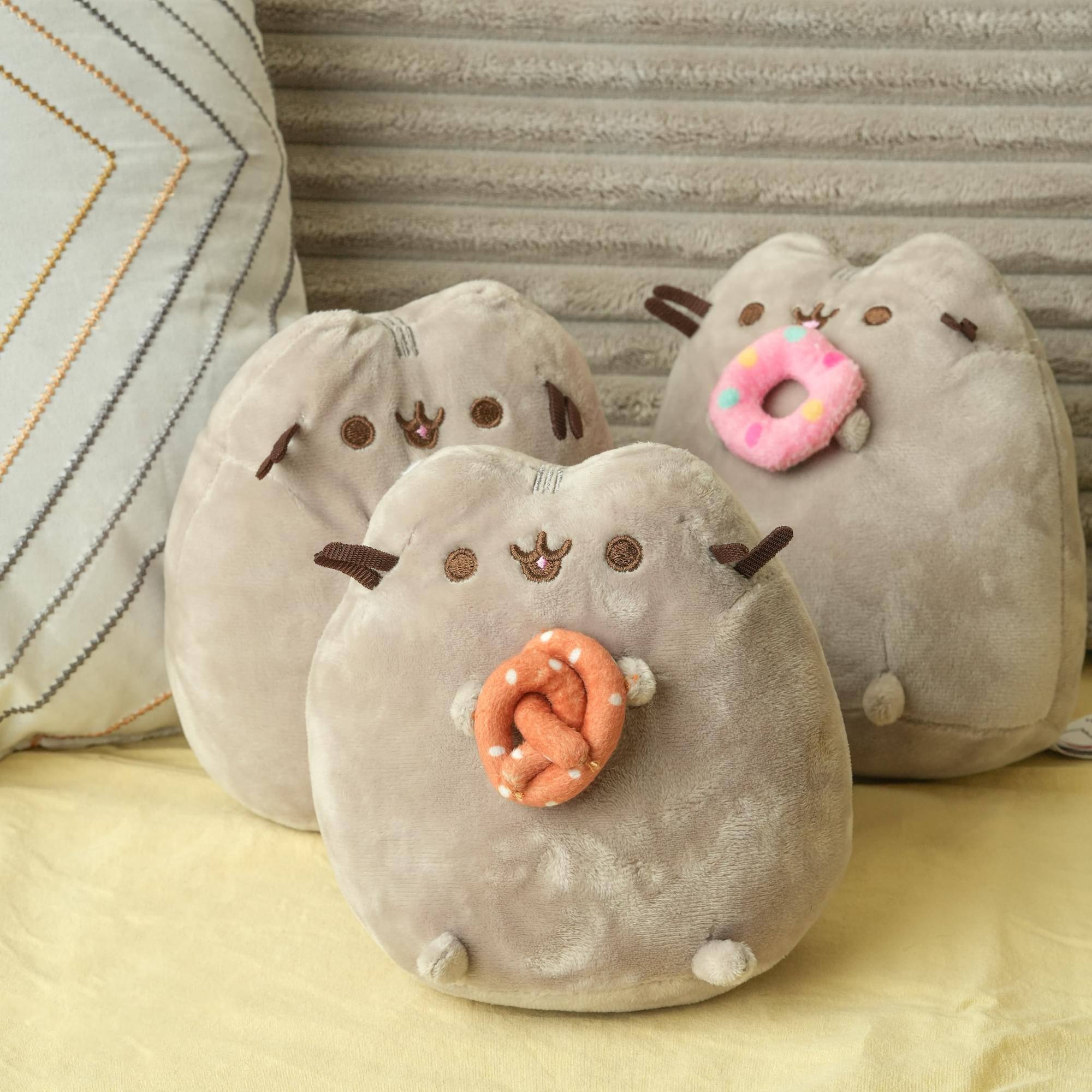 Alt View 5. Fiesta - Pusheen 6.5 Inch Plush | Pusheen with Pretzel - Brown.