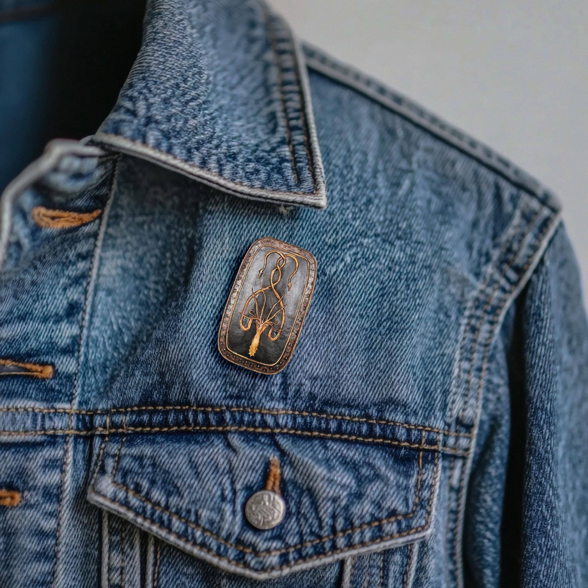 Alt View 10. Dark Horse Comics - Game Of Thrones Deluxe Shield Pin Greyjoy - Black.