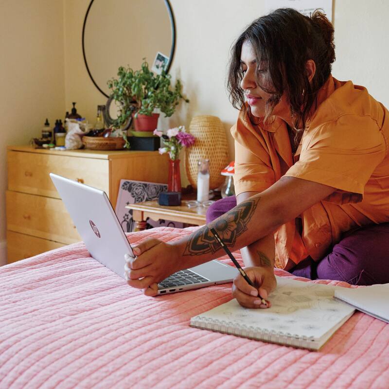 Alt View 4. HP - HP 15.6" HD Touchscreen Laptop,Intel i3-1315U,32GB RAM,2TB SSD,Copilot,Win 11,Silver - Silver.