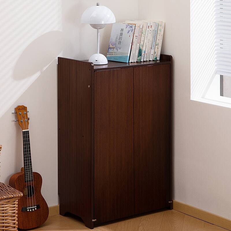 The text on the image reads:

"林墉国画"

This is the title of the book on the shelf.