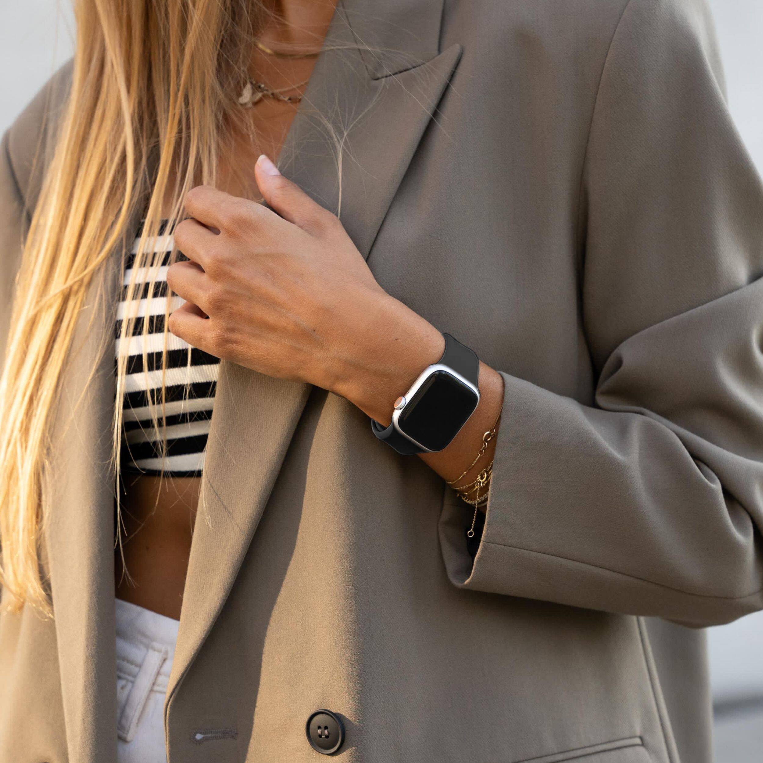 Left. Vonmahlen - Classic Silicone Band  for your Apple Watch, - Black.