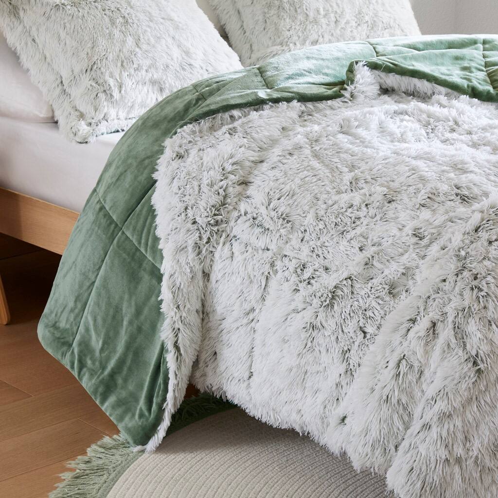 Alt View 2. Gracie Mills - Gracie Mills Susie Contemporary Shaggy Long Fur Comforter Set - Green/White.